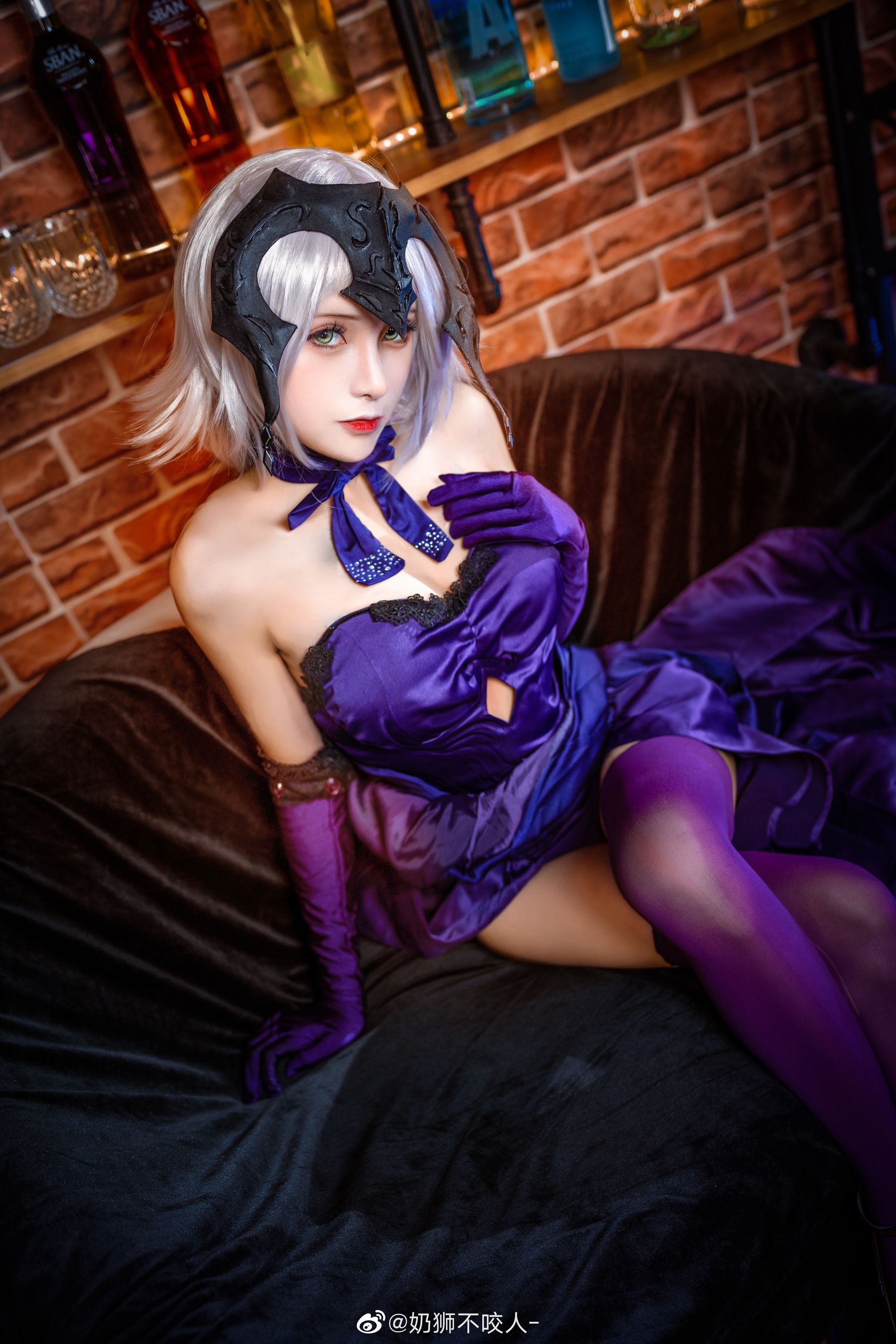 [Cosplay写真] 奶狮不咬人 – 黑贞德 [10P] 插图9