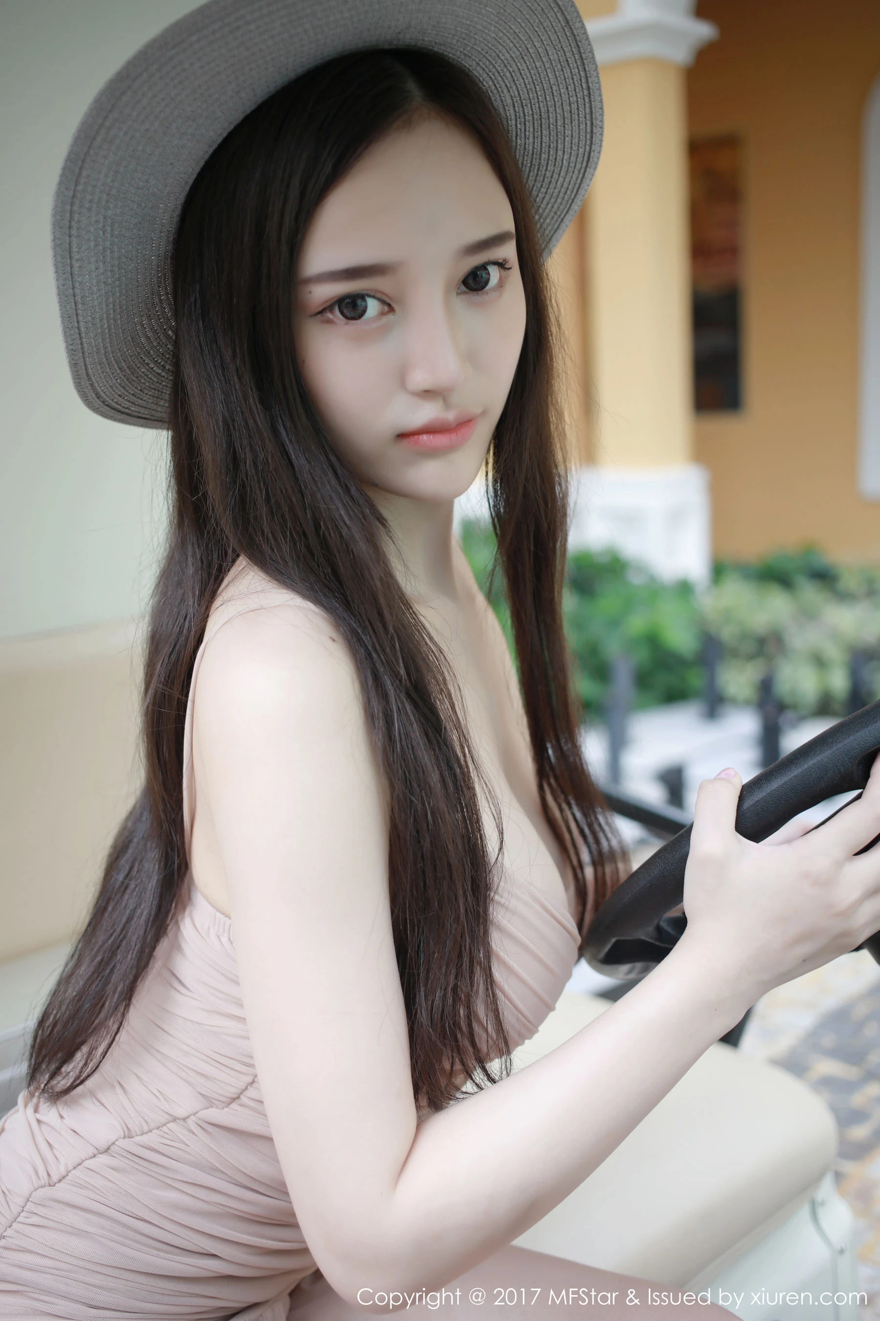 图片[5]-唐琪儿il《性感吊裙与开衩睡衣》 模范学院 Vol.106-COS写真在线网