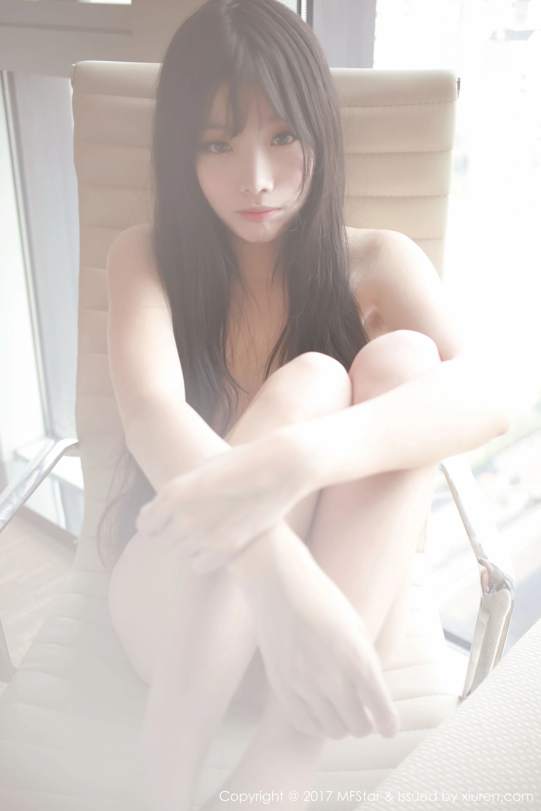 草莓兔兔《雪白肌肤的少女胴体》 模范学院 Vol.083-COS写真在线网