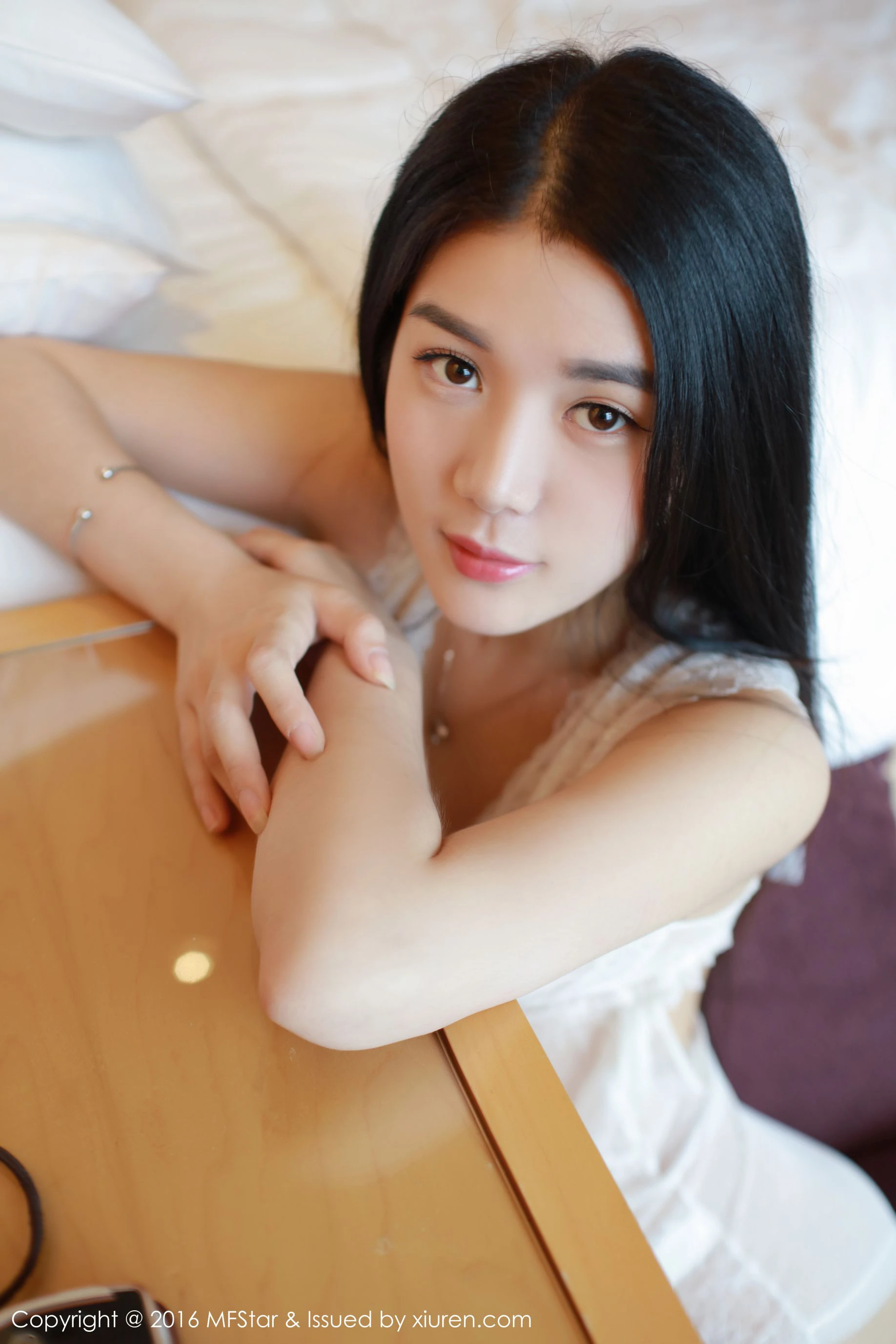 图片[2]-王梓童Doirs《气质独特，肌肤胜雪，杨柳细腰的美女模特》 模范学院 Vol.062-COS写真在线网