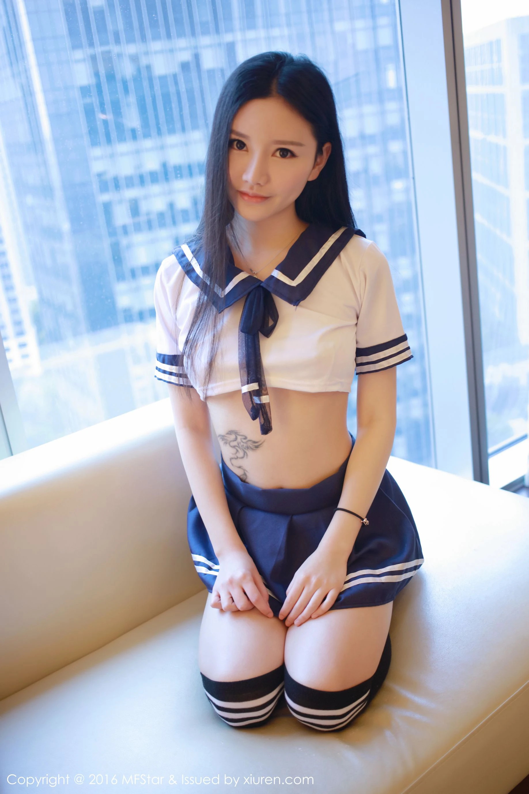 姗姗就打奥特曼《学生装校服+肚兜系列》 模范学院 Vol.081 插图1