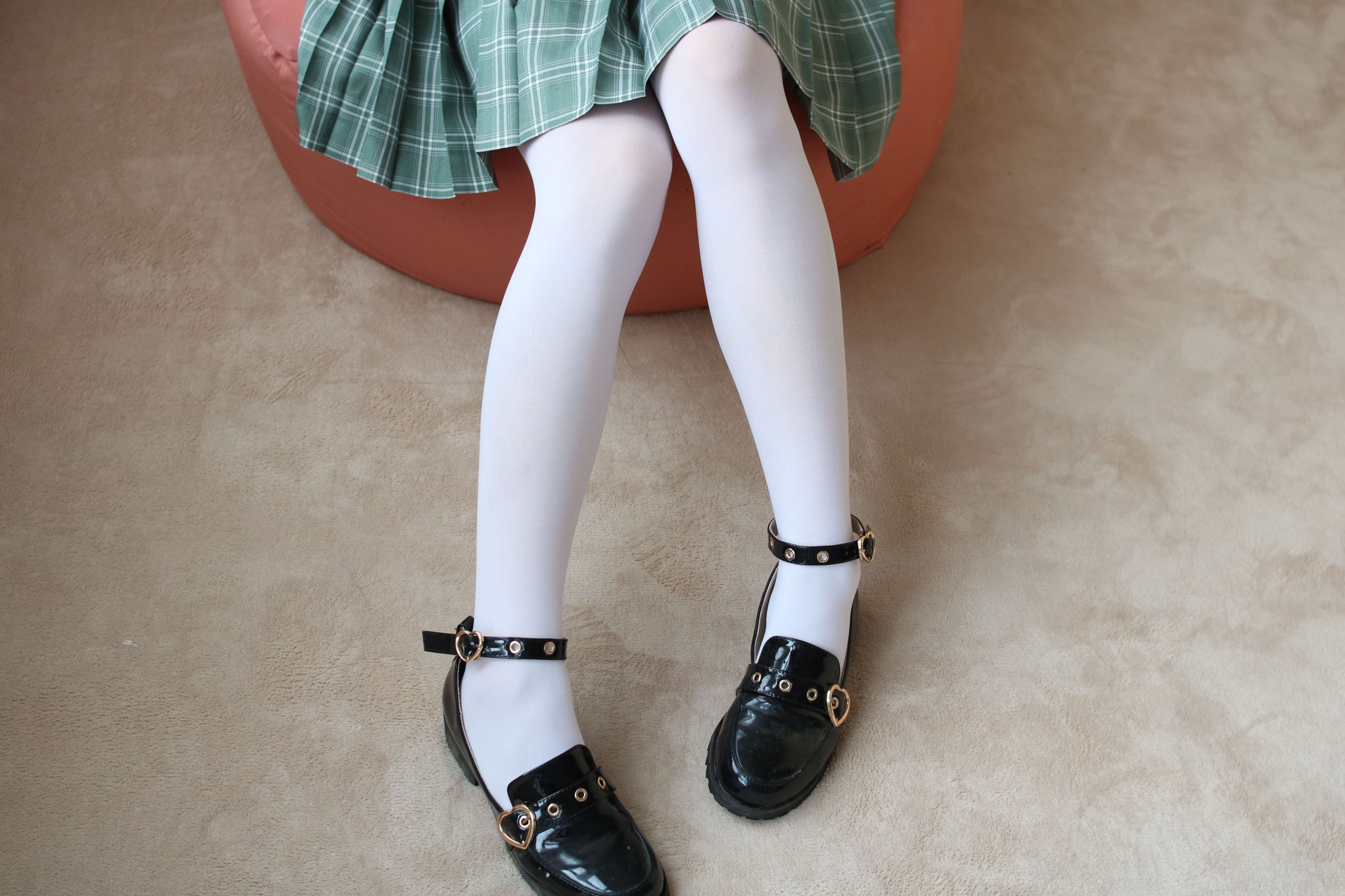 BETA-023 JK白丝少女的美足 [225P-1.77GB] 插图1