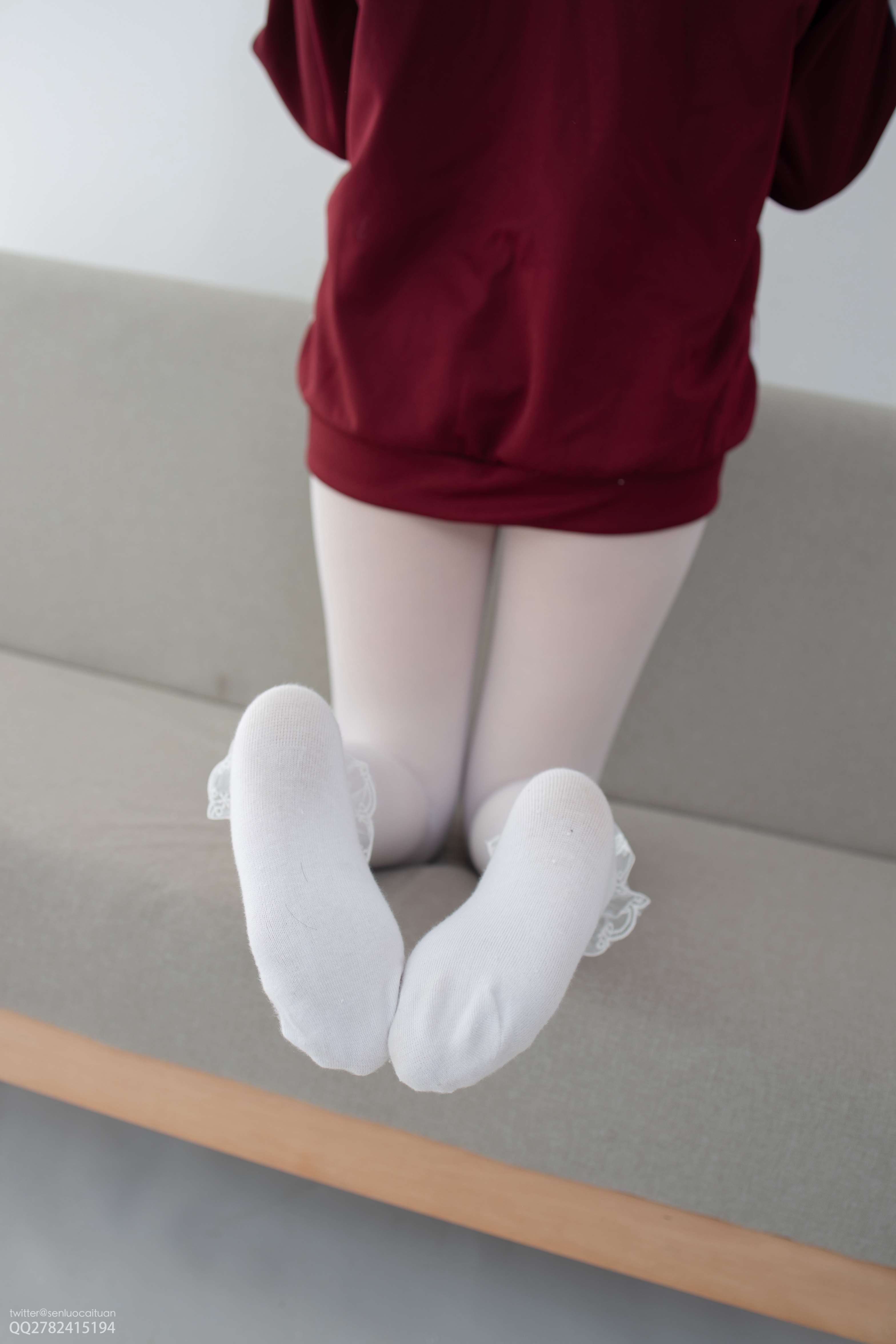 JKFUN-057 Aika 百圆定制2-3 白丝套蕾丝花边短袜 [40P1V-2.88G] 插图1