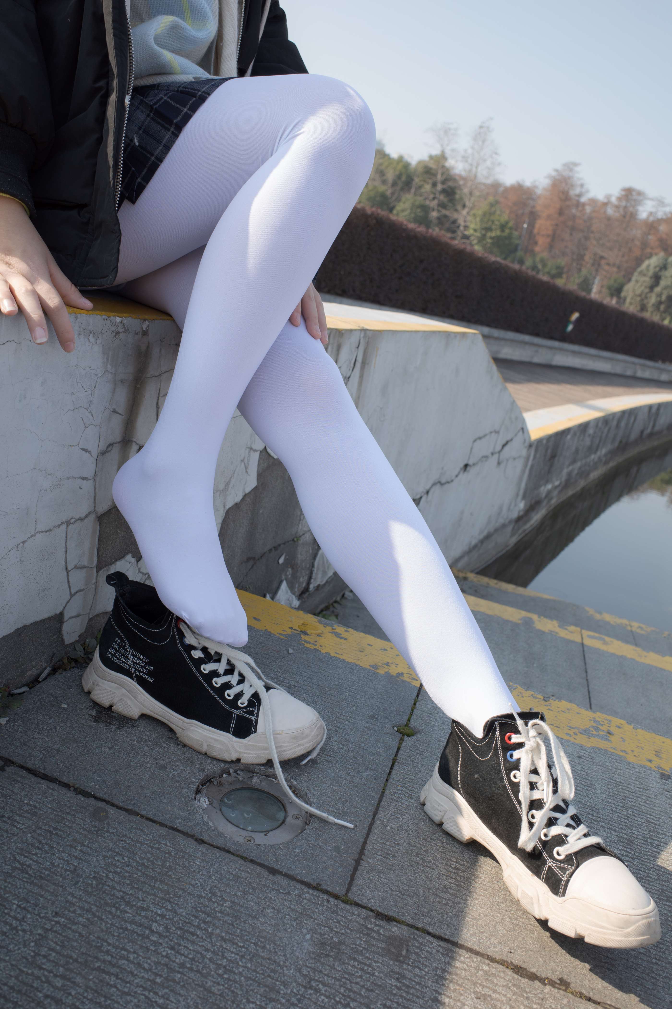 图片[4]-有料 NO.022 小茵 户外公园帆布鞋白丝 [84P／1.09G]-COS写真在线网