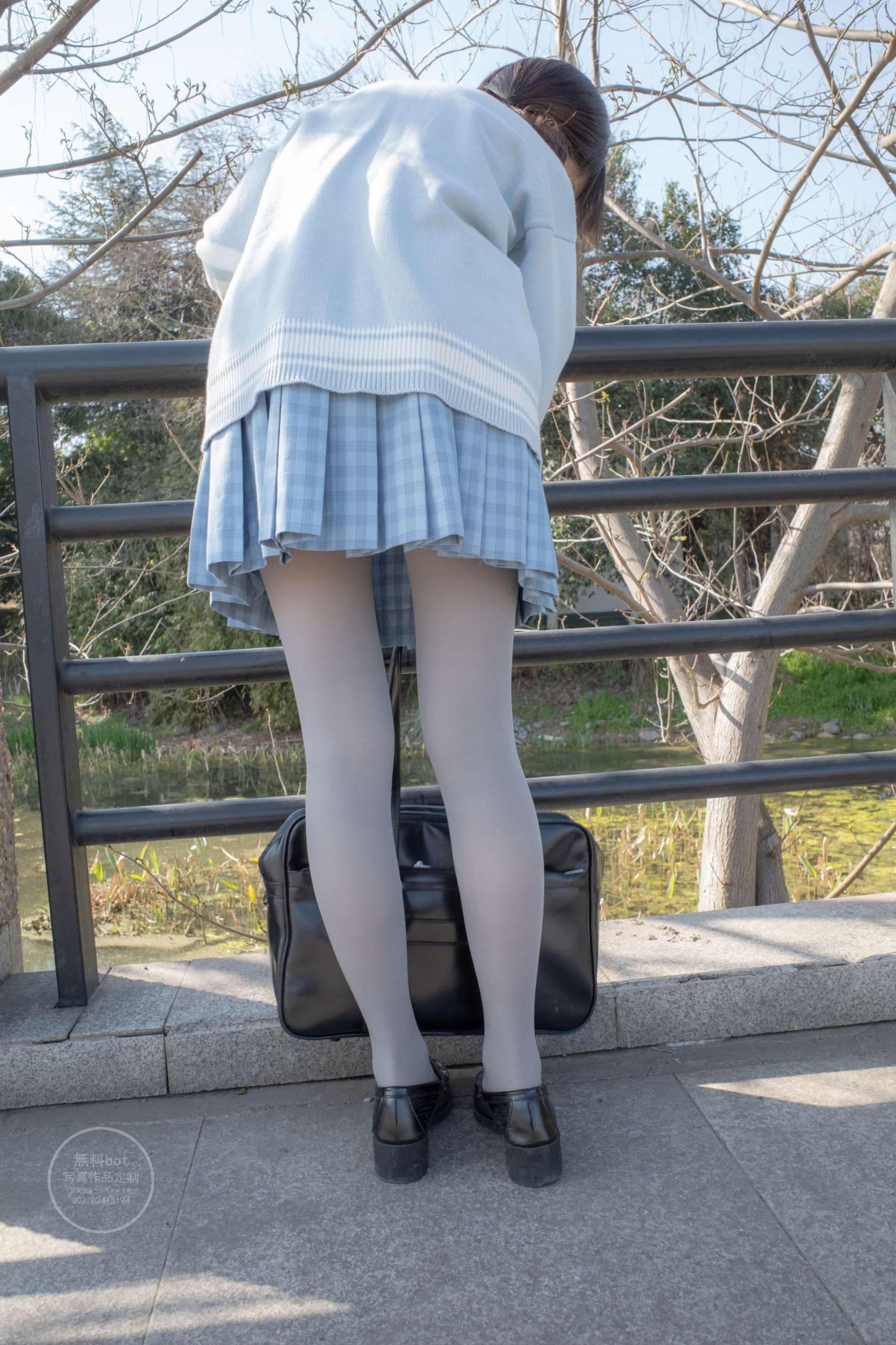 图片[2]-有料 NO.030 小香 户外公园里的JK制服灰丝美腿 [100P／1.39GB]-COS写真在线网