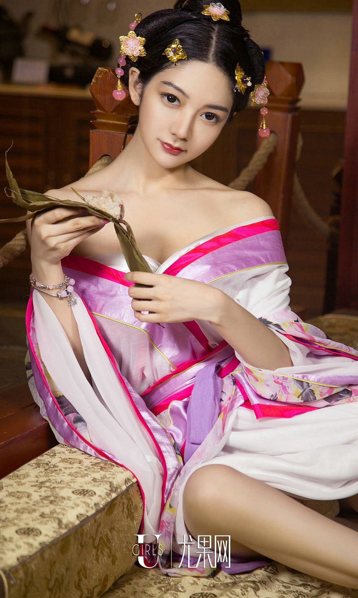 图片[4]-小琪@梦心玥@艺轩@田小燕《四面香-端午》 UGirls 爱尤物 No.1125 [35P]-COS写真在线网