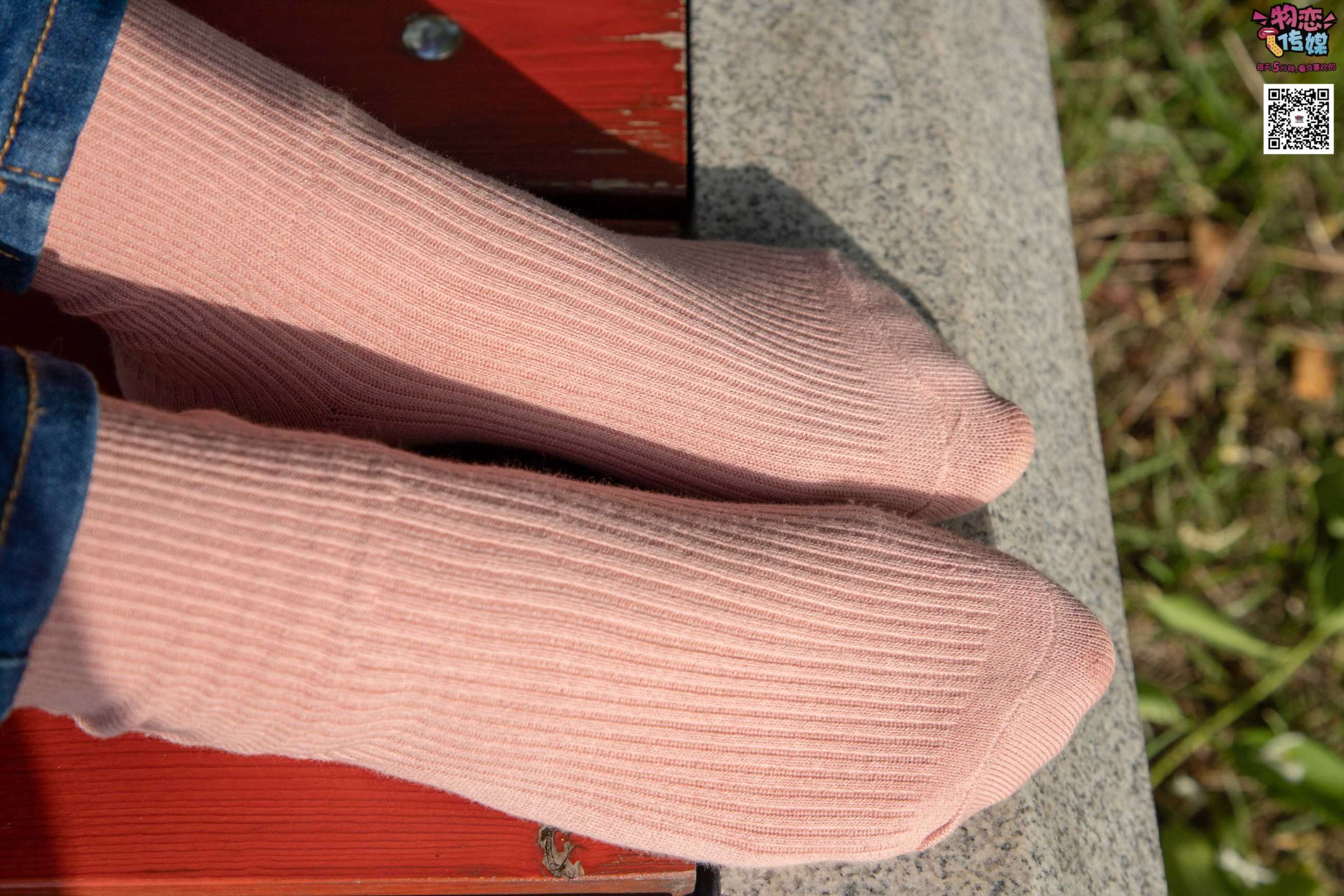 图片[6]-物恋传媒 No.012 娇小型小萝莉哦,猜猜我多大呢,小白板鞋搭配粉色棉袜  [124P+861MB]-COS写真在线网