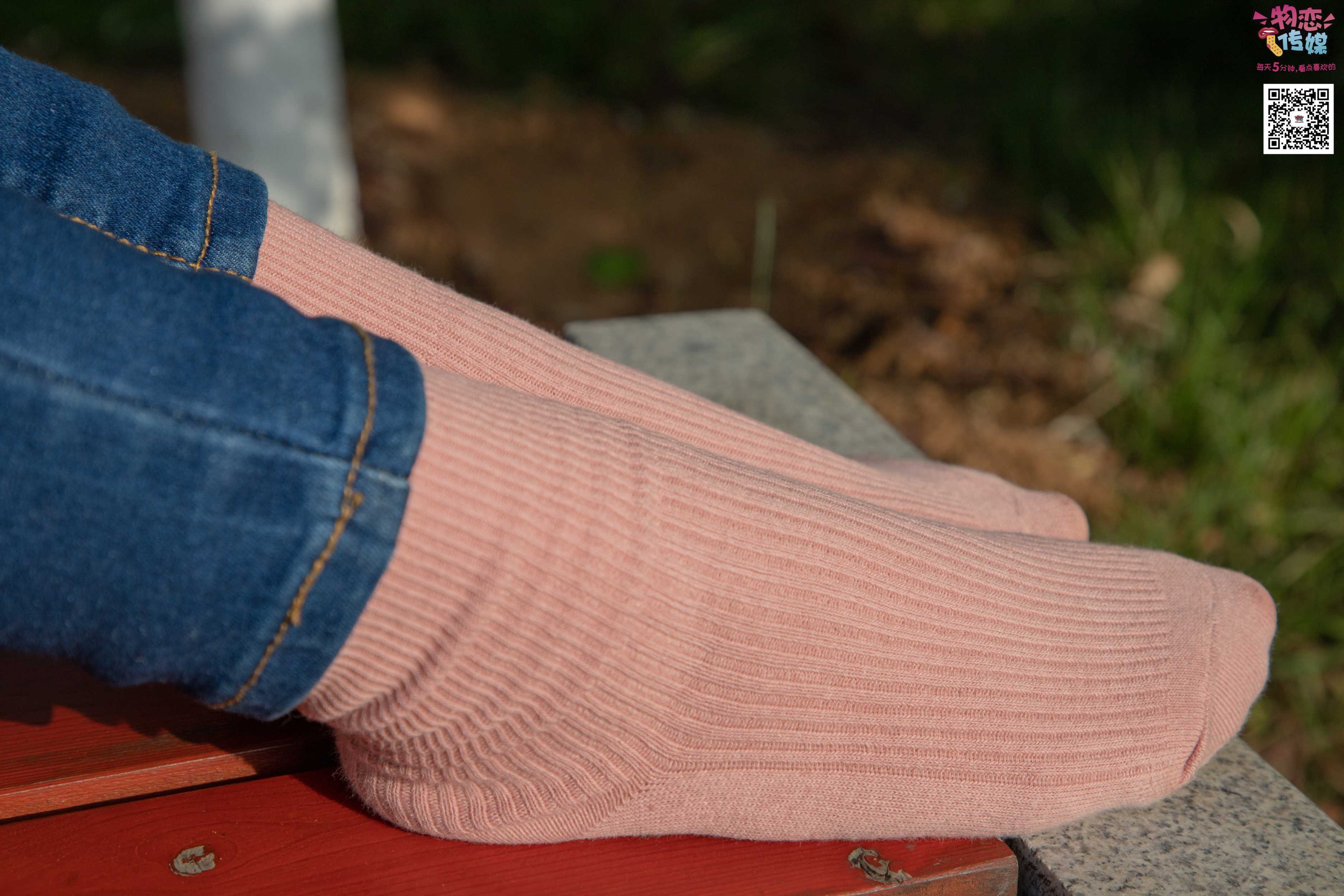 图片[4]-物恋传媒 No.012 娇小型小萝莉哦,猜猜我多大呢,小白板鞋搭配粉色棉袜  [124P+861MB]-COS写真在线网