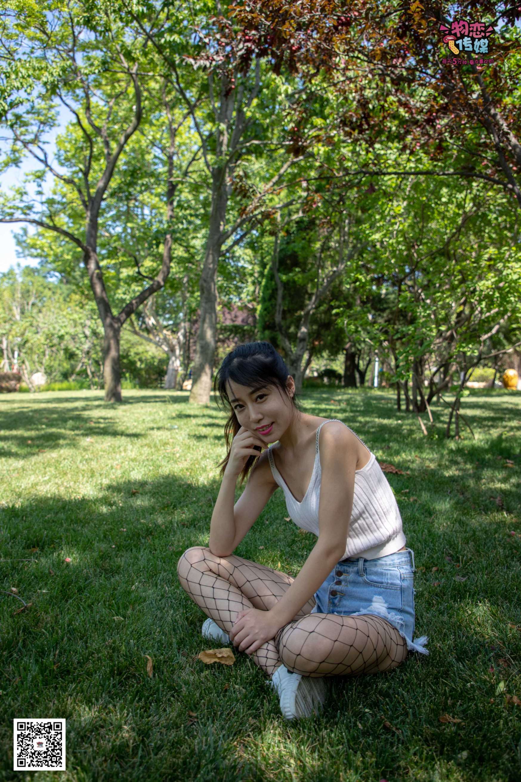 图片[2]-物恋传媒 No.026 白T恤搭配渔网袜,清纯与的激情碰撞  [181P2.25GB]-COS写真在线网