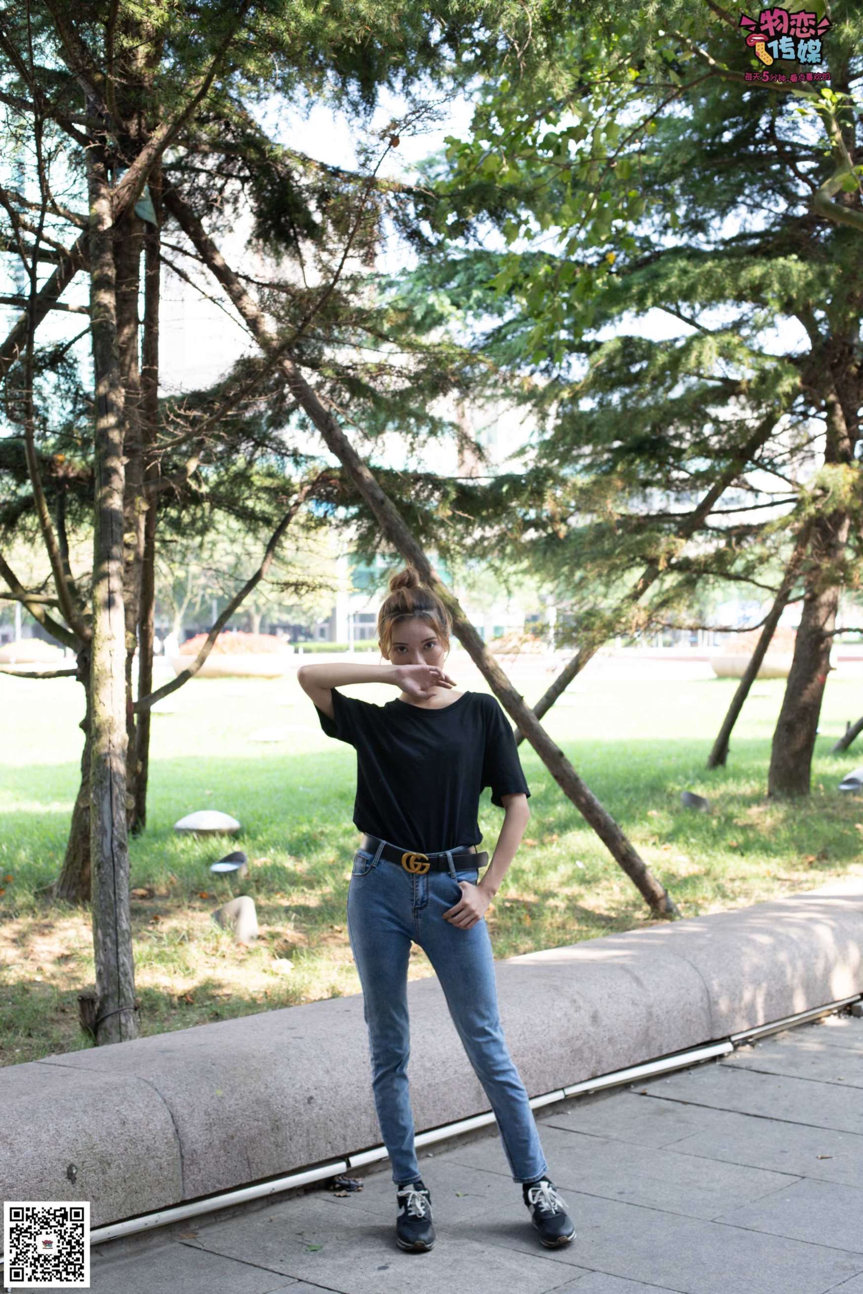 图片[4]-物恋传媒 No.047 丸子头的大眼妹,H体恤搭配经典牛仔裤  [105P896MB]-COS写真在线网