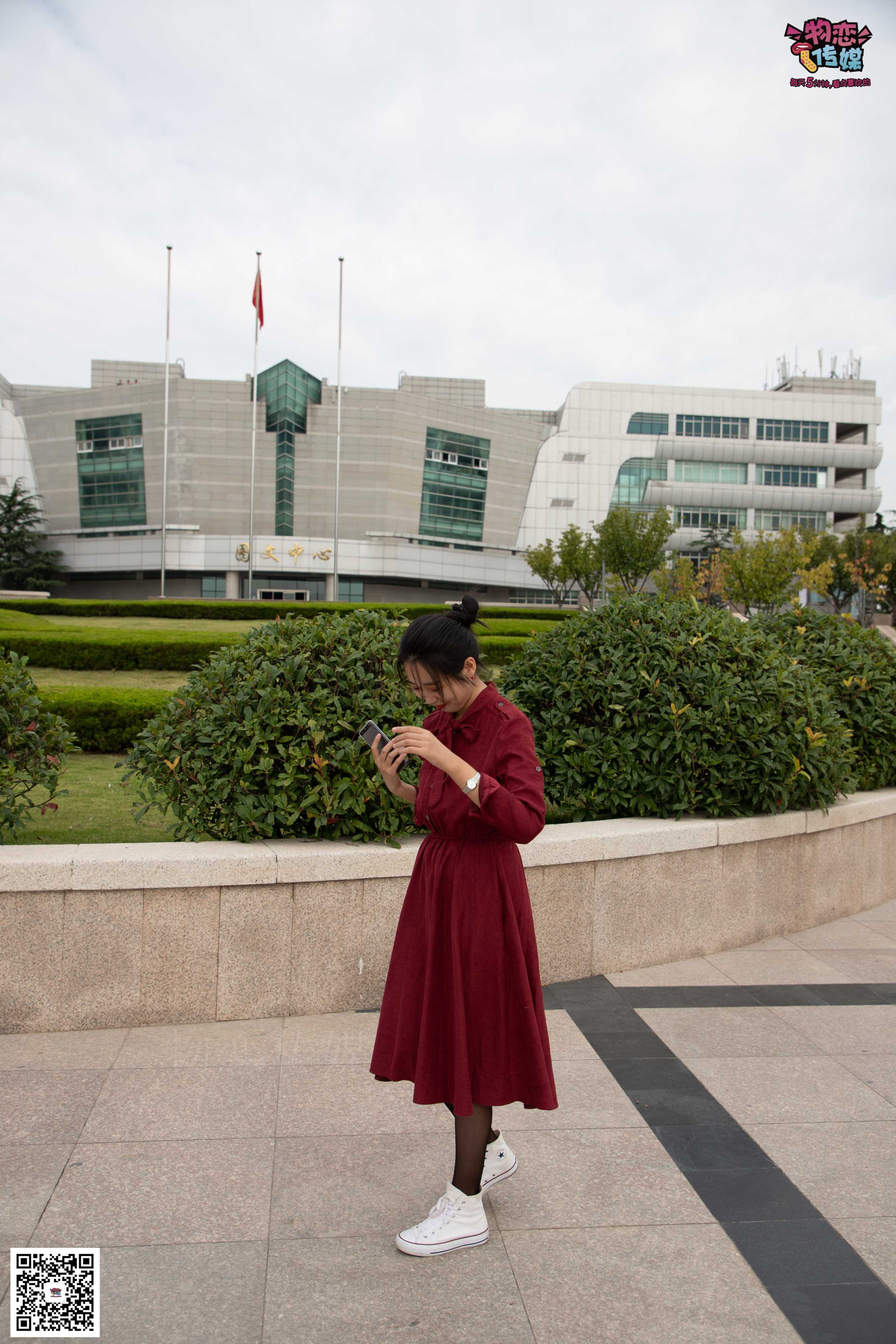 图片[3]-物恋传媒 No.055 一袭红的神秘与热情,经典白色匡威高帮配  [143P1.09GB]-COS写真在线网