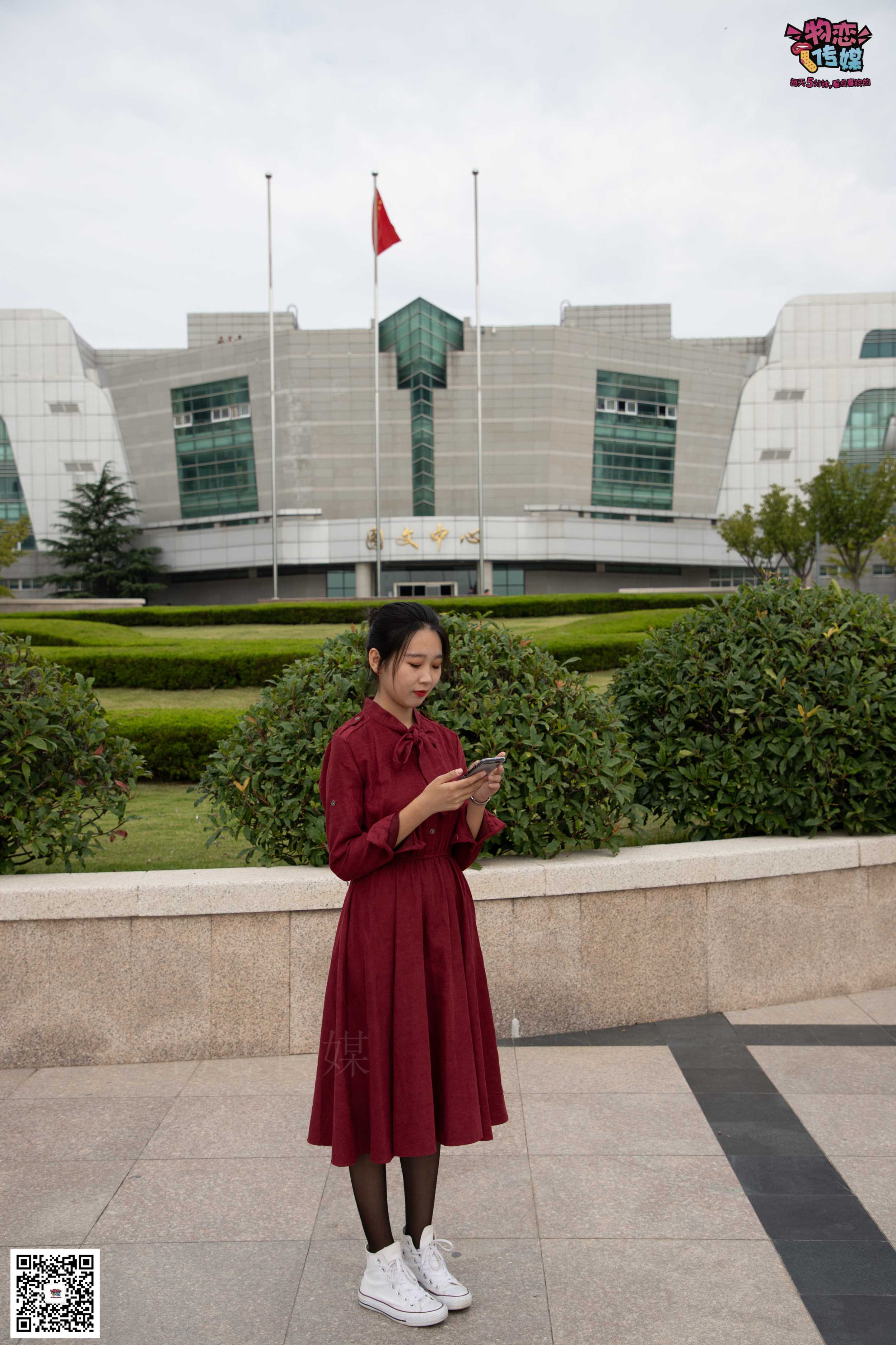 图片[5]-物恋传媒 No.055 一袭红的神秘与热情,经典白色匡威高帮配  [143P1.09GB]-COS写真在线网