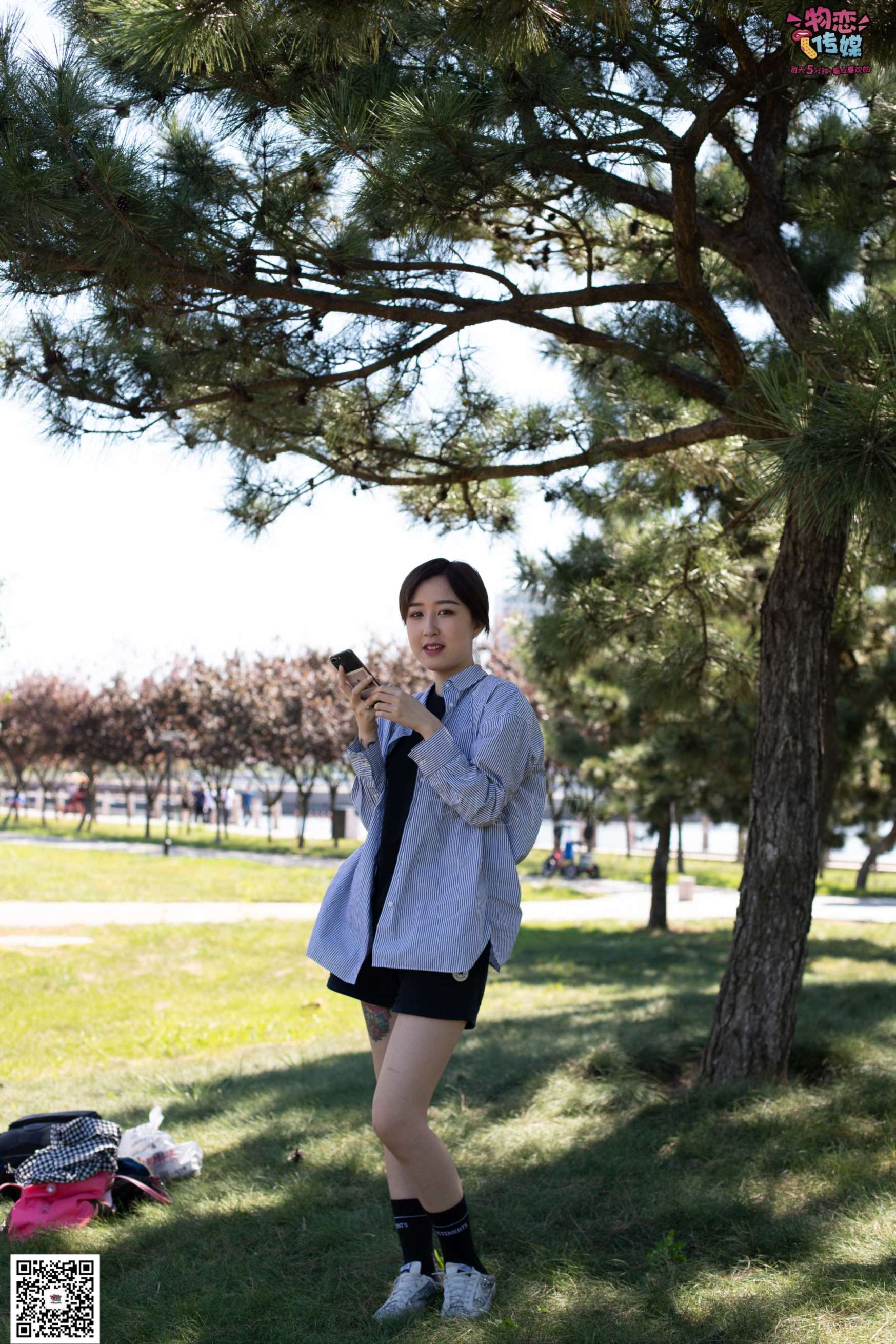 图片[4]-物恋传媒 No.056 眼神犀利,表情高冷小姐姐的深蓝色棉袜  [160P1.35GB]-COS写真在线网