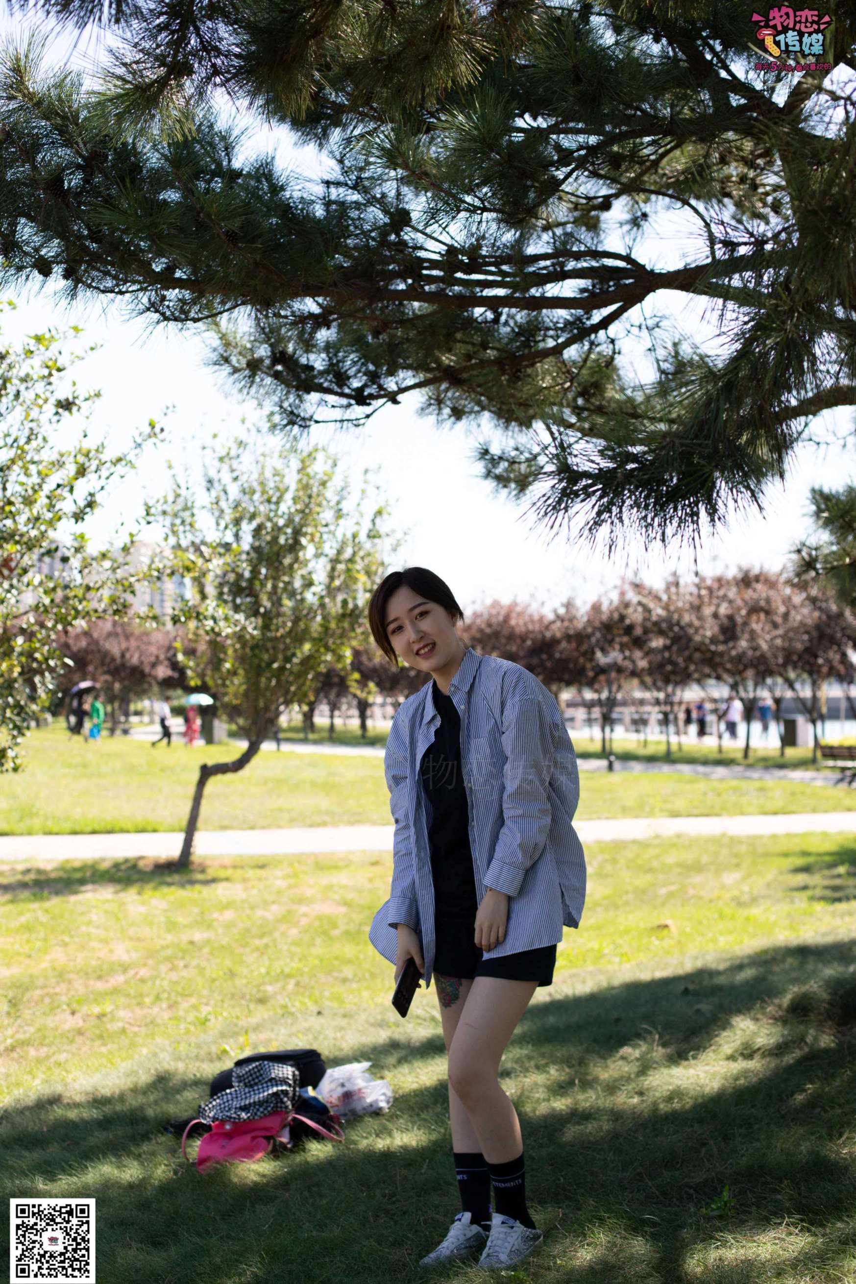 图片[5]-物恋传媒 No.056 眼神犀利,表情高冷小姐姐的深蓝色棉袜  [160P1.35GB]-COS写真在线网