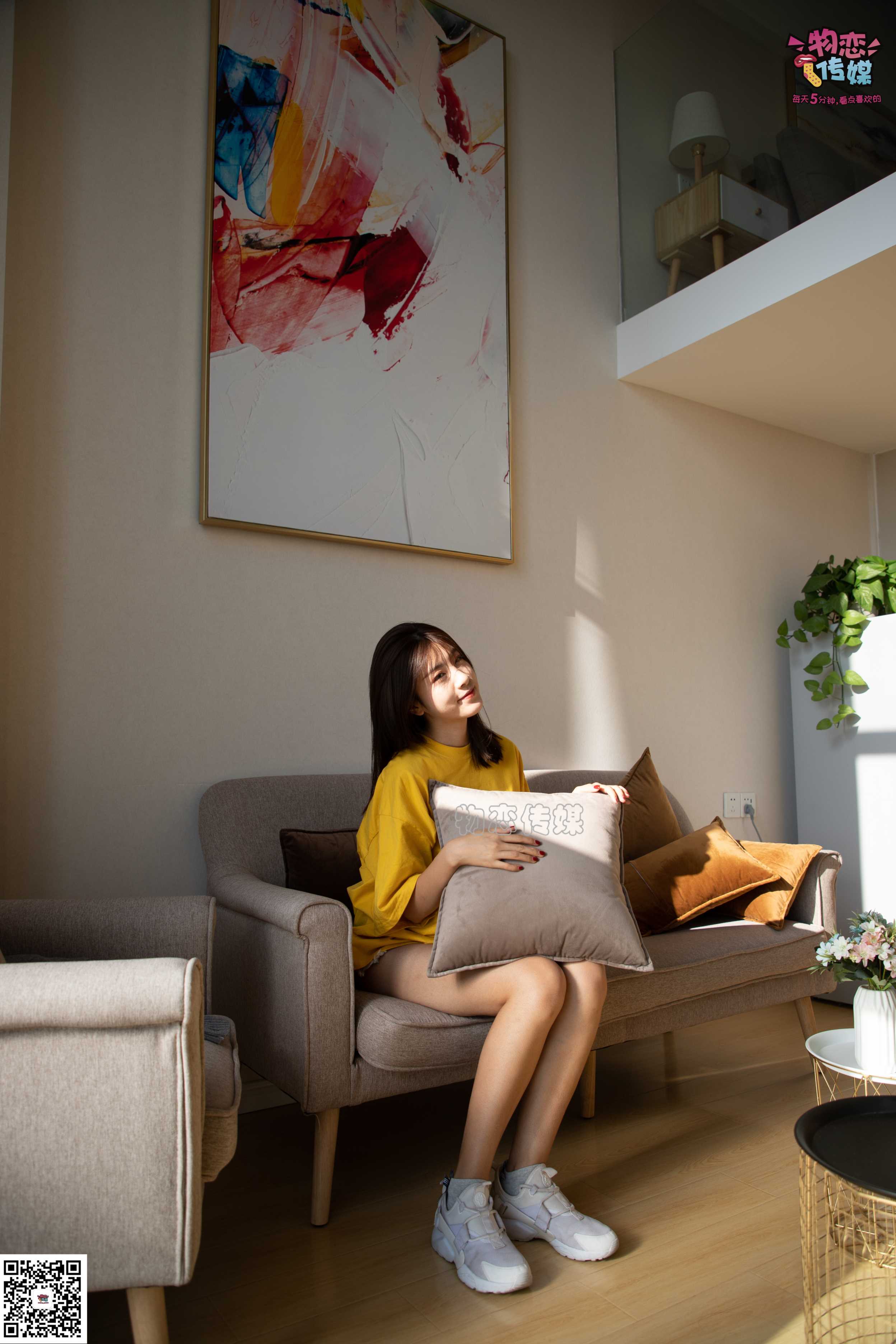 图片[2]-物恋传媒 No.063 深秋蜜糖，甜甜甜美~小白跑鞋配灰色棉袜  [158P926MB]-COS写真在线网