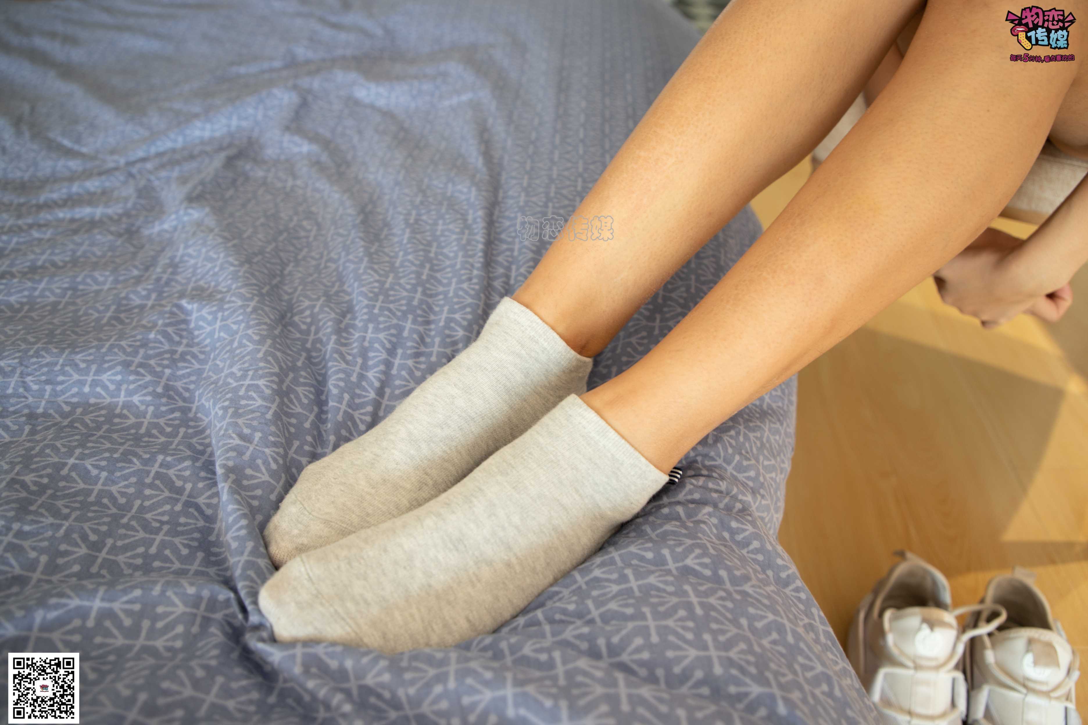图片[6]-物恋传媒 No.063 深秋蜜糖，甜甜甜美~小白跑鞋配灰色棉袜  [158P926MB]-COS写真在线网