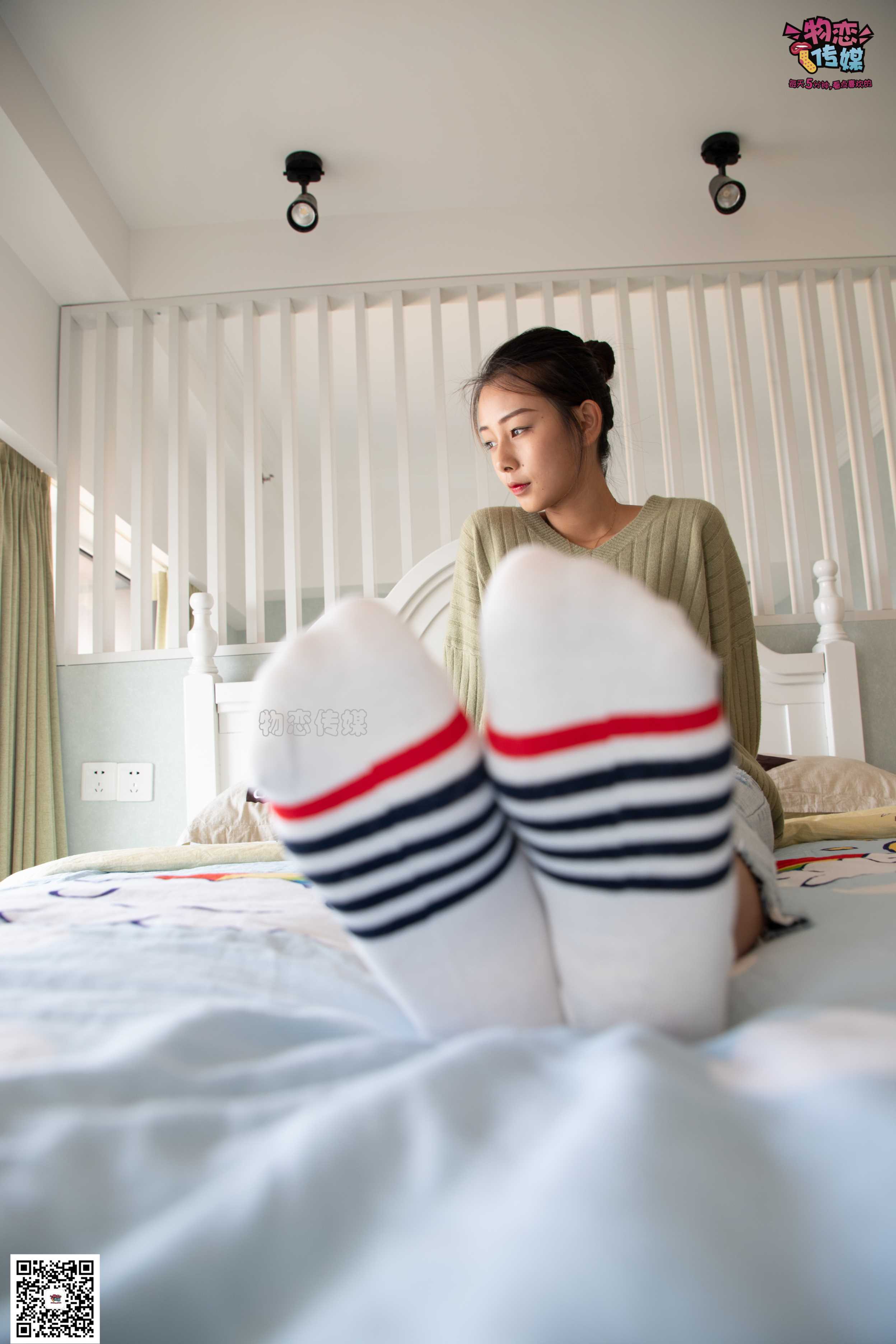 图片[5]-物恋传媒 No.067 锁骨的秘密。白色板鞋配白色横纹棉袜  [189P1.14GB]-COS写真在线网