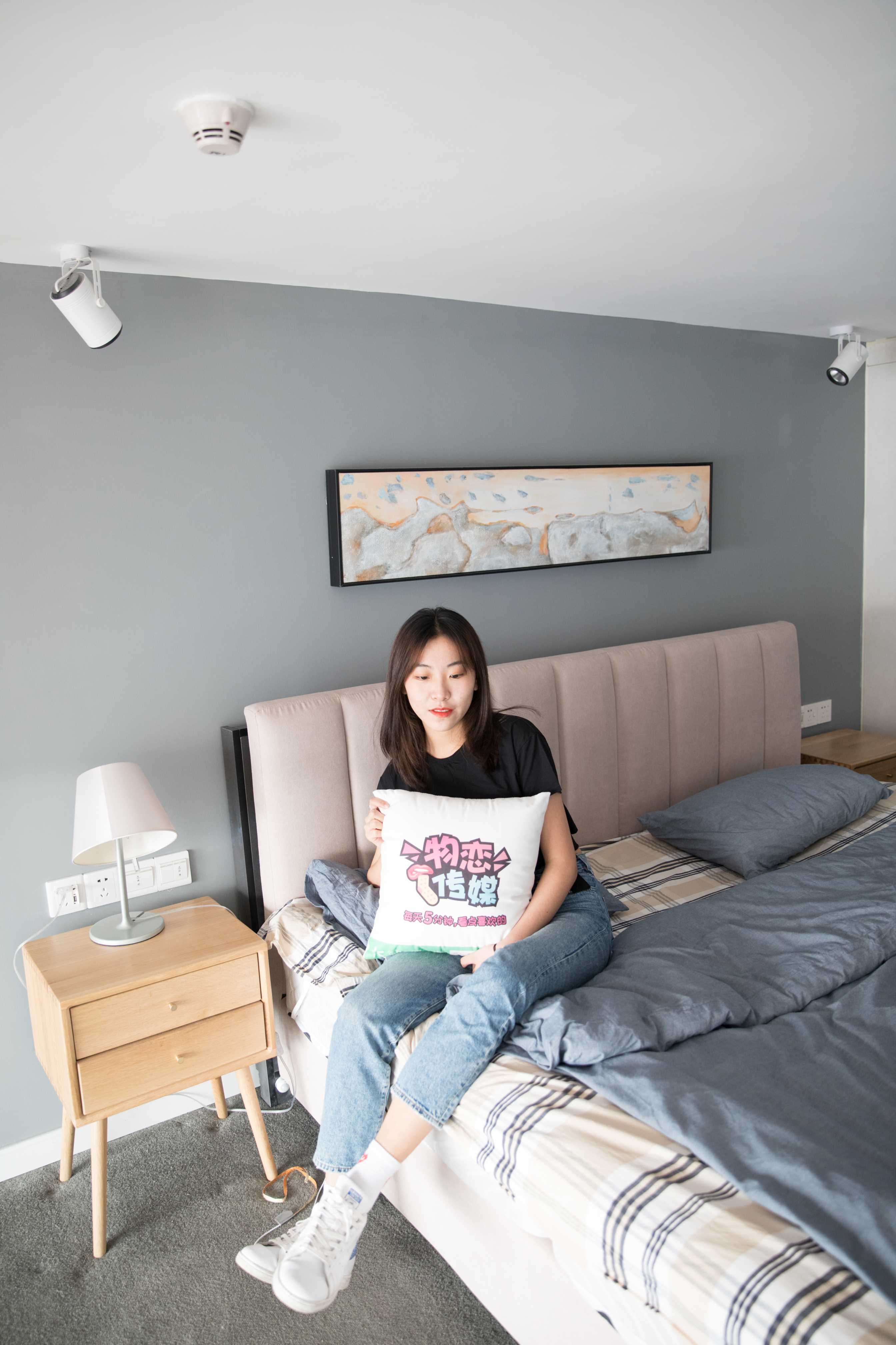 图片[4]-物恋传媒 No.132 Elise-床边的白色板鞋搭配白色棉袜与灰色棉袜  [147P3.05GB]-COS写真在线网