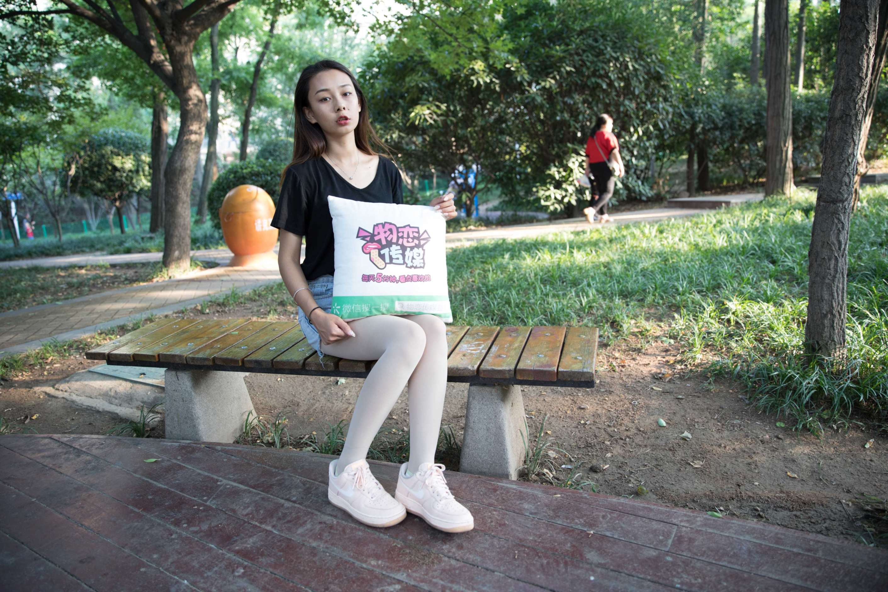 图片[3]-物恋传媒 No.173 岚岚-繁闹公园中的安静姑娘  [168P4.23G]-COS写真在线网