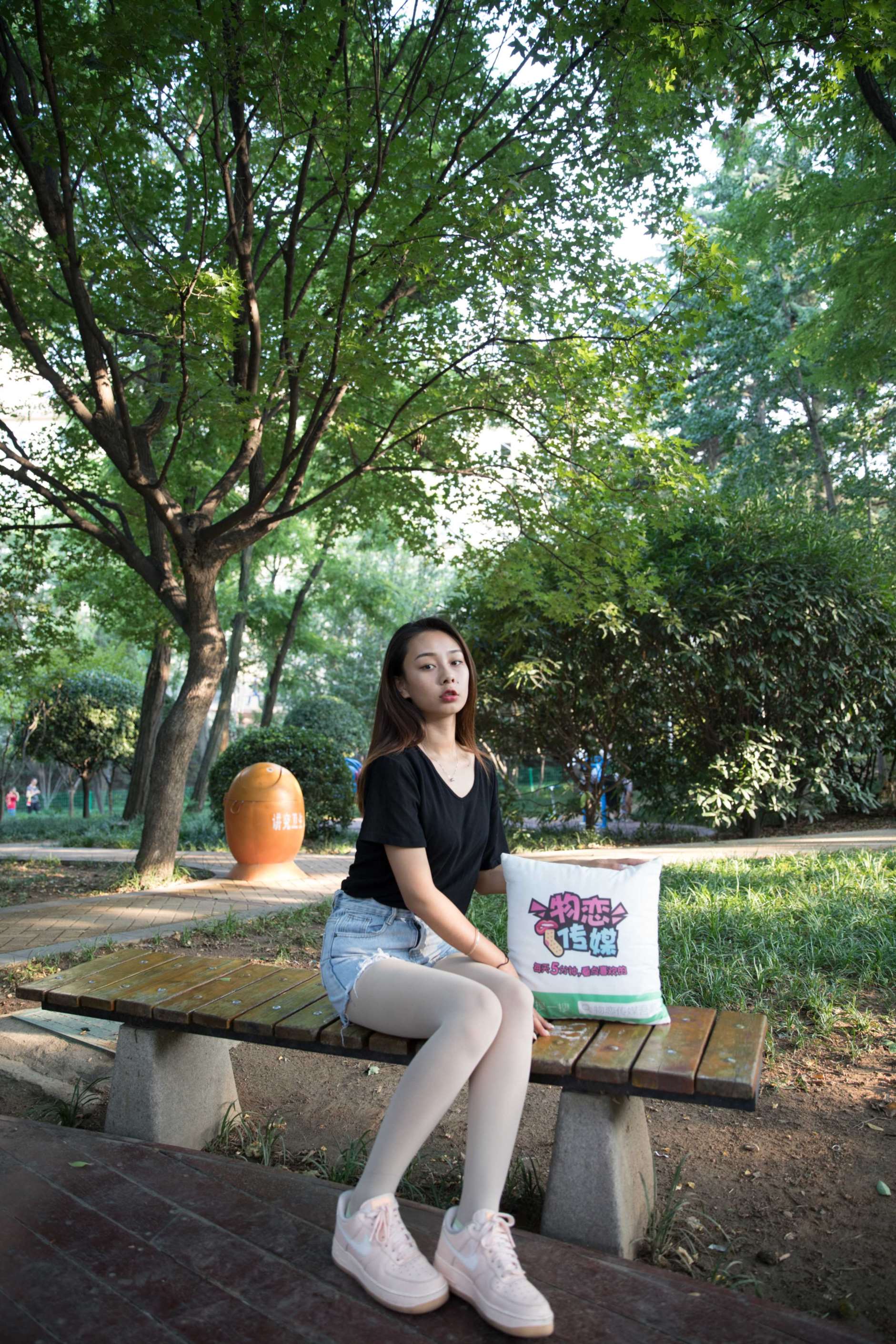 图片[4]-物恋传媒 No.173 岚岚-繁闹公园中的安静姑娘  [168P4.23G]-COS写真在线网