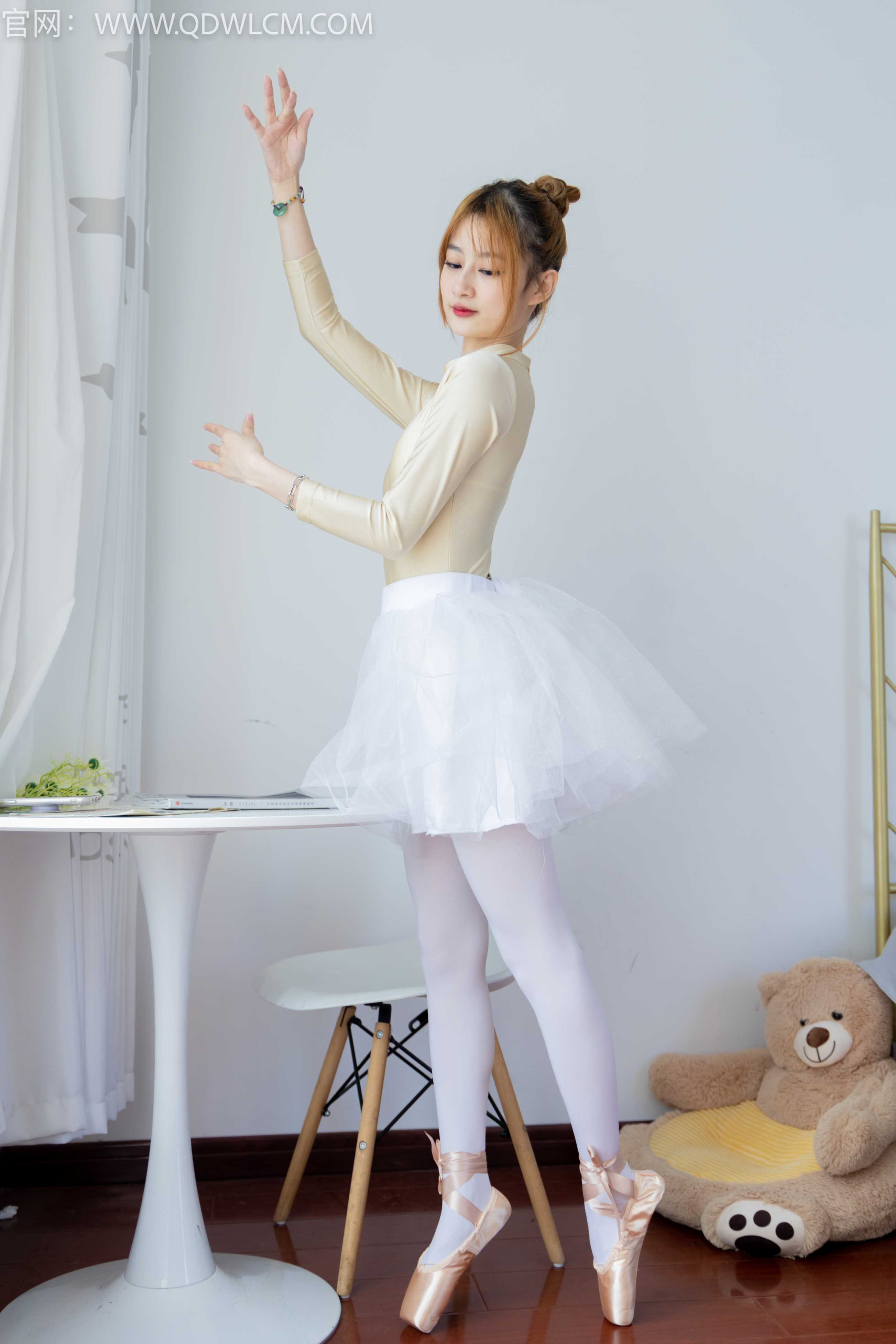 物恋传媒 NO.1387 卿卿-流光一瞬 [158P1V-3.99G] 插图5