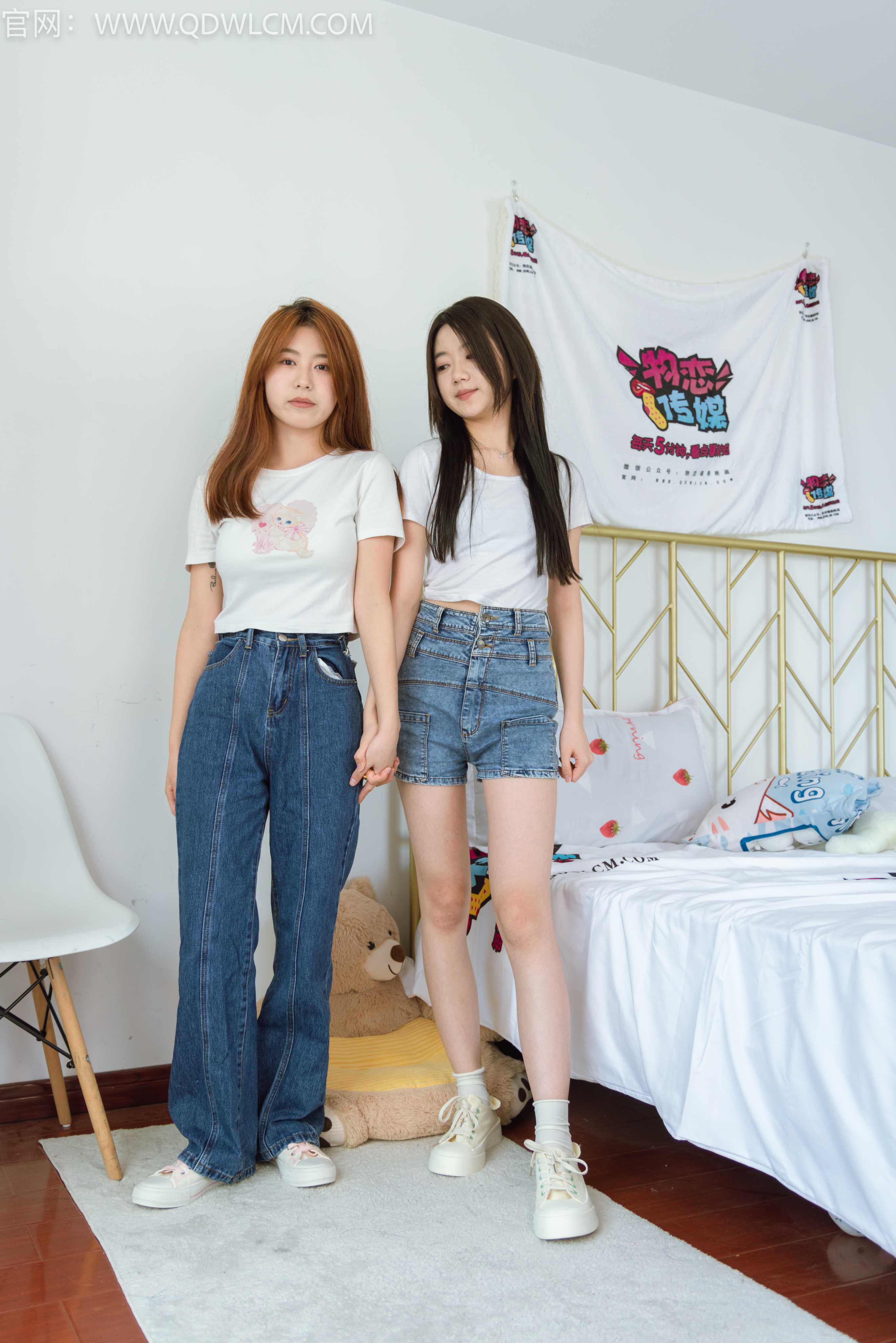 物恋传媒 NO.1418 欢欢&乐乐-闺蜜午后 [146P+1V／4.00GB] 插图4