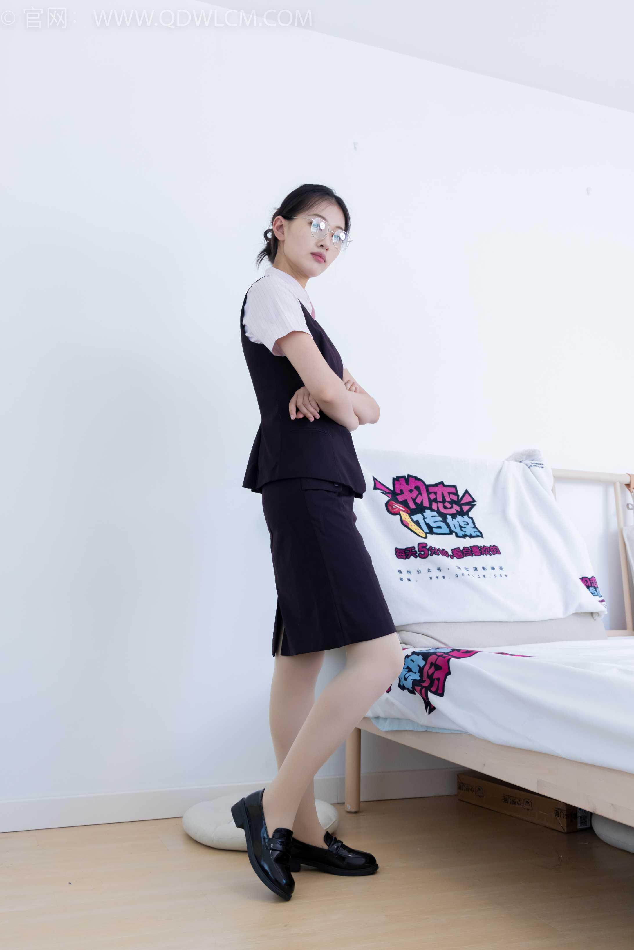 物恋传媒 NO.2220 小优-摇晃的红酒杯[150P-1V-3.98G] 插图2