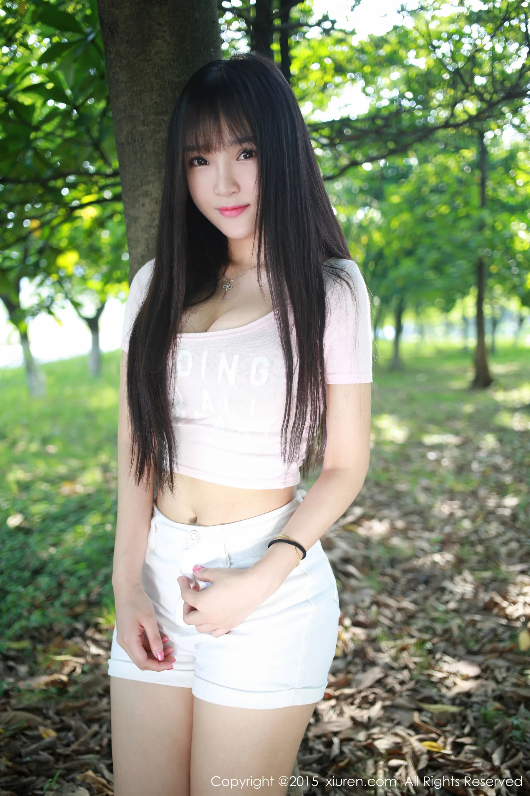 夏瑶baby《清新热裤妹子外拍》 秀人网 No.345 插图1