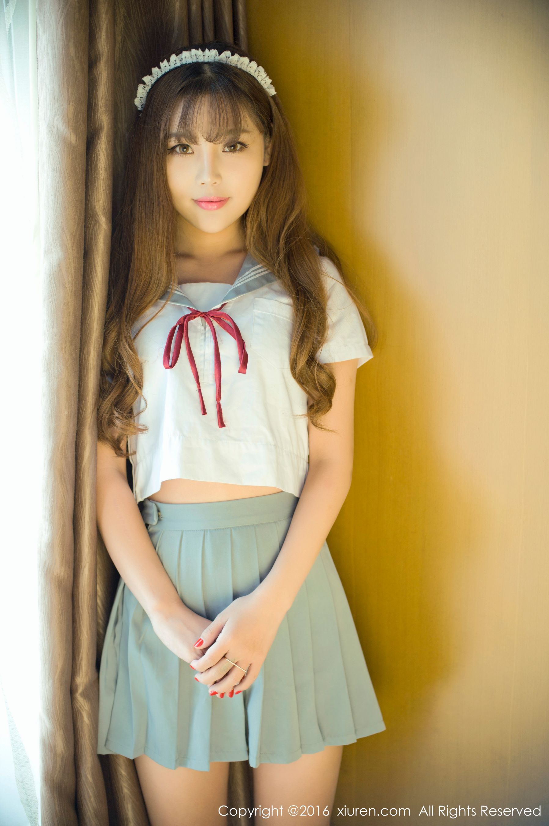 周予然《高中校服户外爆乳，经典日系校服》 秀人网 No.651 插图1