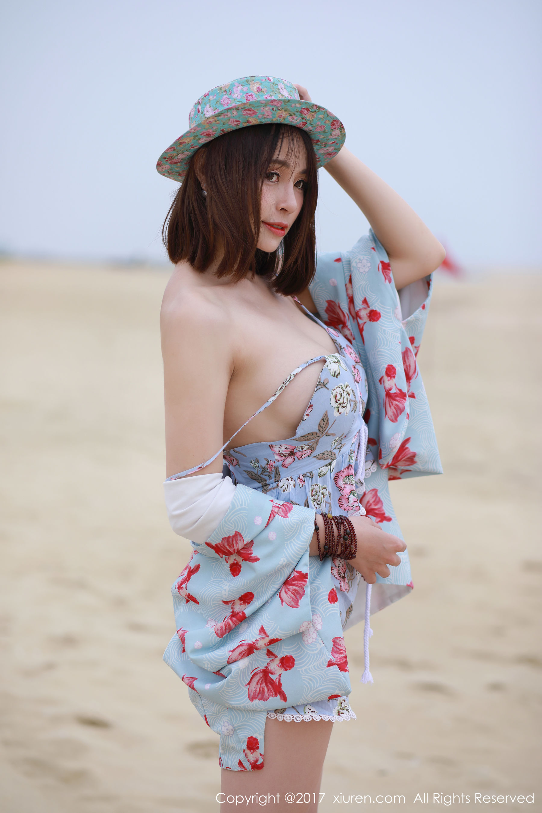 奈奈Fox《海边沙滩系列》 秀人网XIUREN No.766 插图1