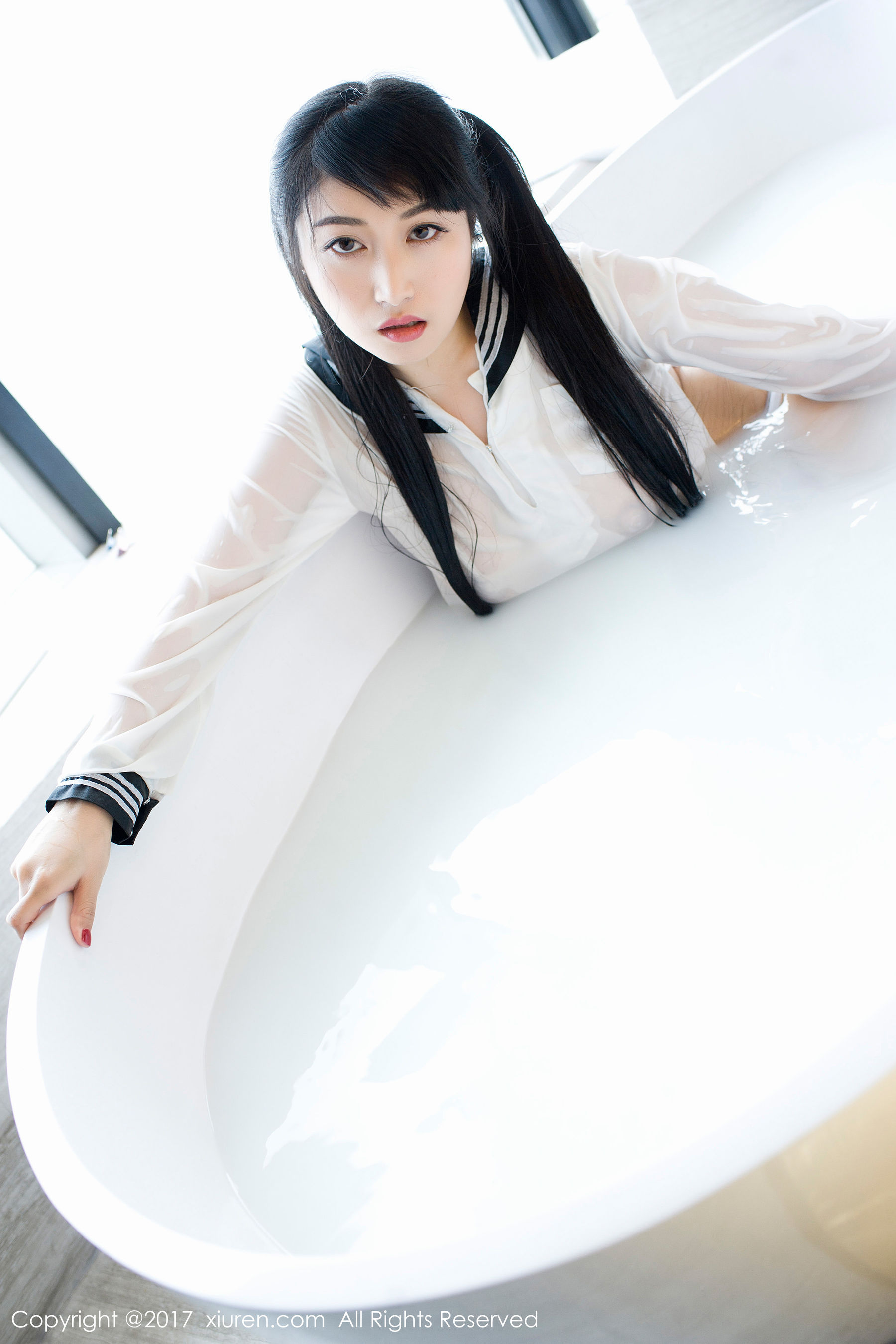 盼盼龙女sunny《牛奶浴学生装+透明学生装+黑色乳贴》 秀人 NO.853 插图8