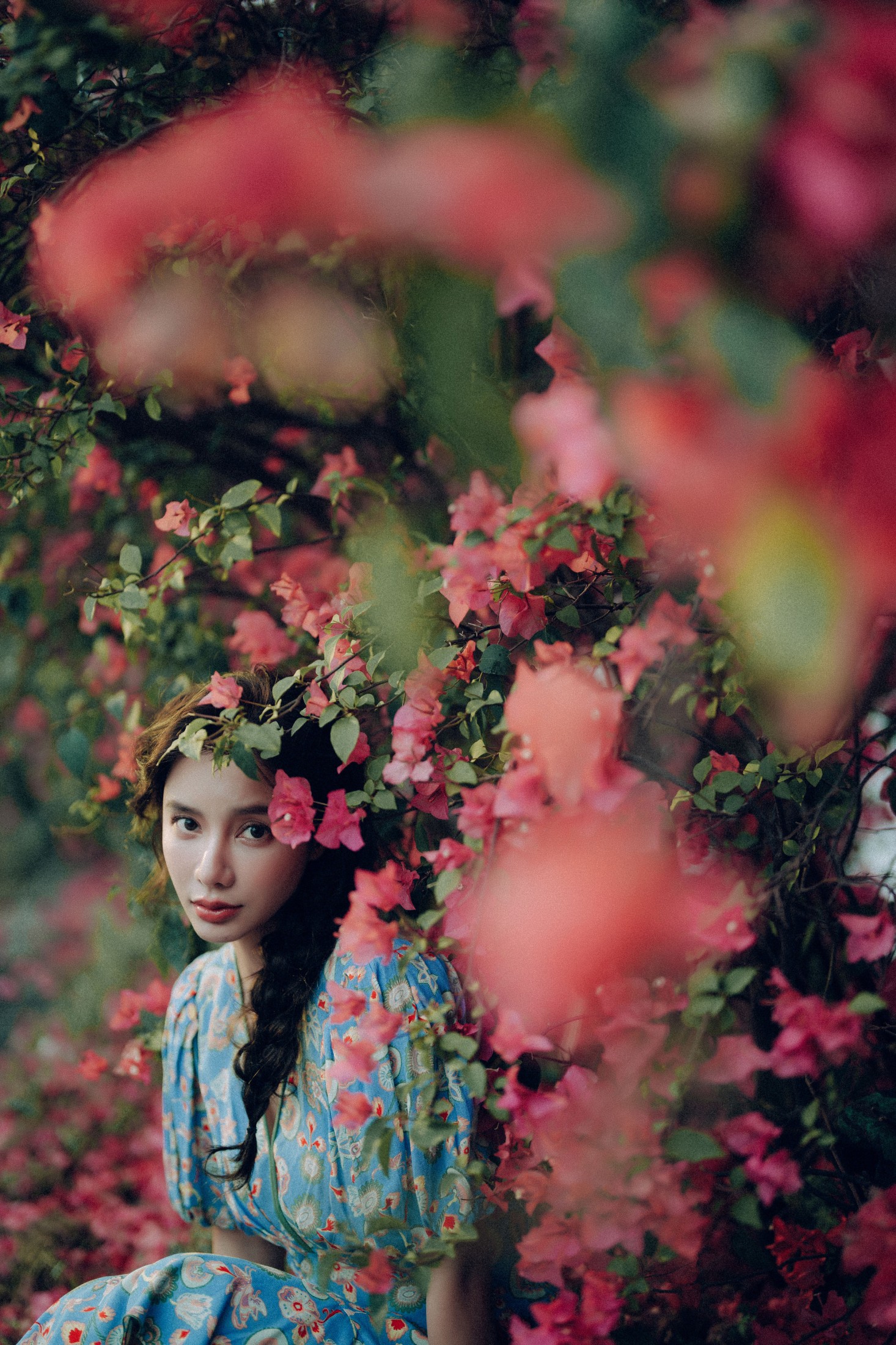 图片[6]-姝雯同学 – 《发光的发丝，三角梅瀑布下的女神》[55P]-COS写真在线网