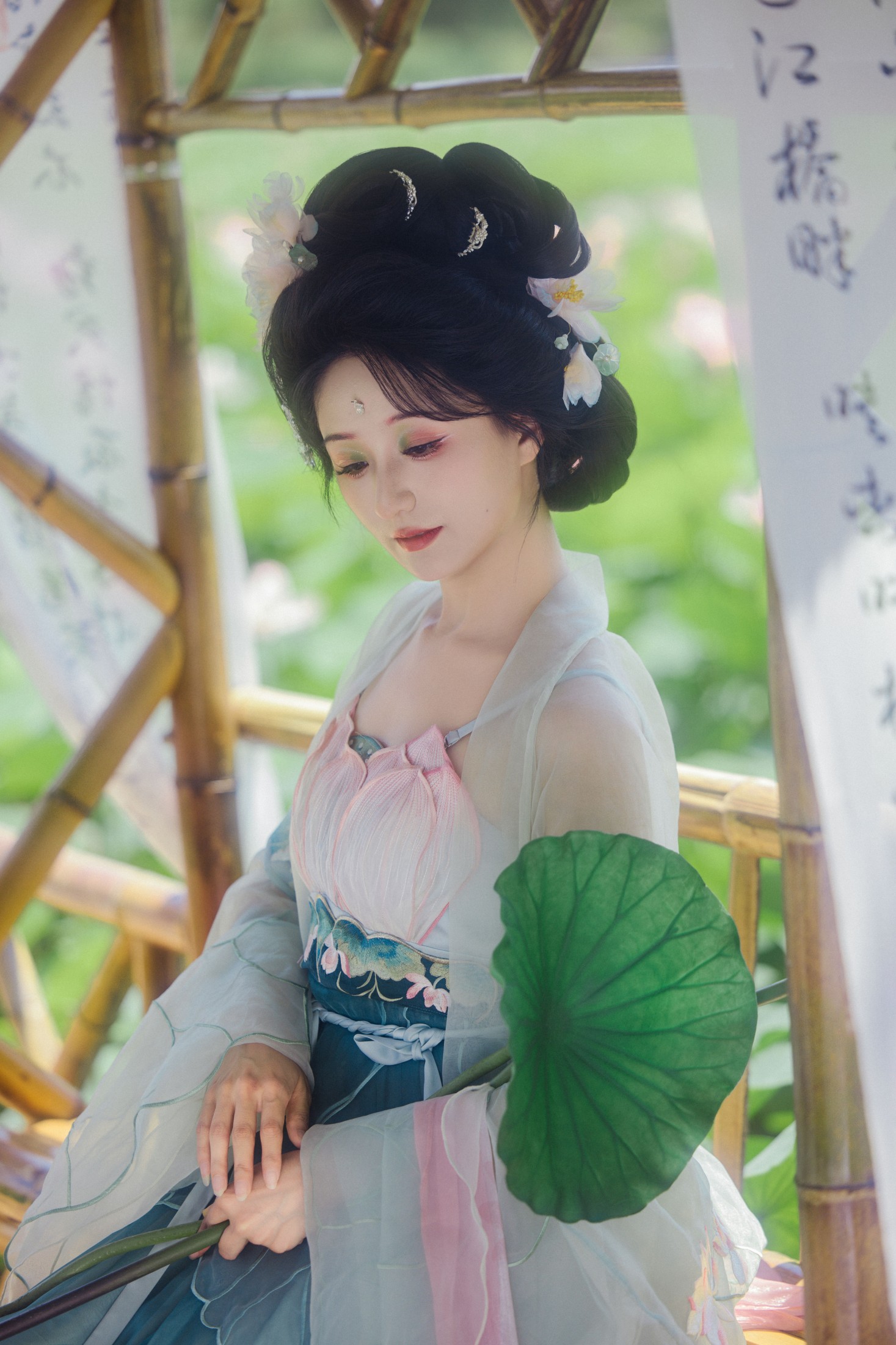 图片[6]-飘飘不吃草 – 《风吹荷花香》[34P]-COS写真在线网