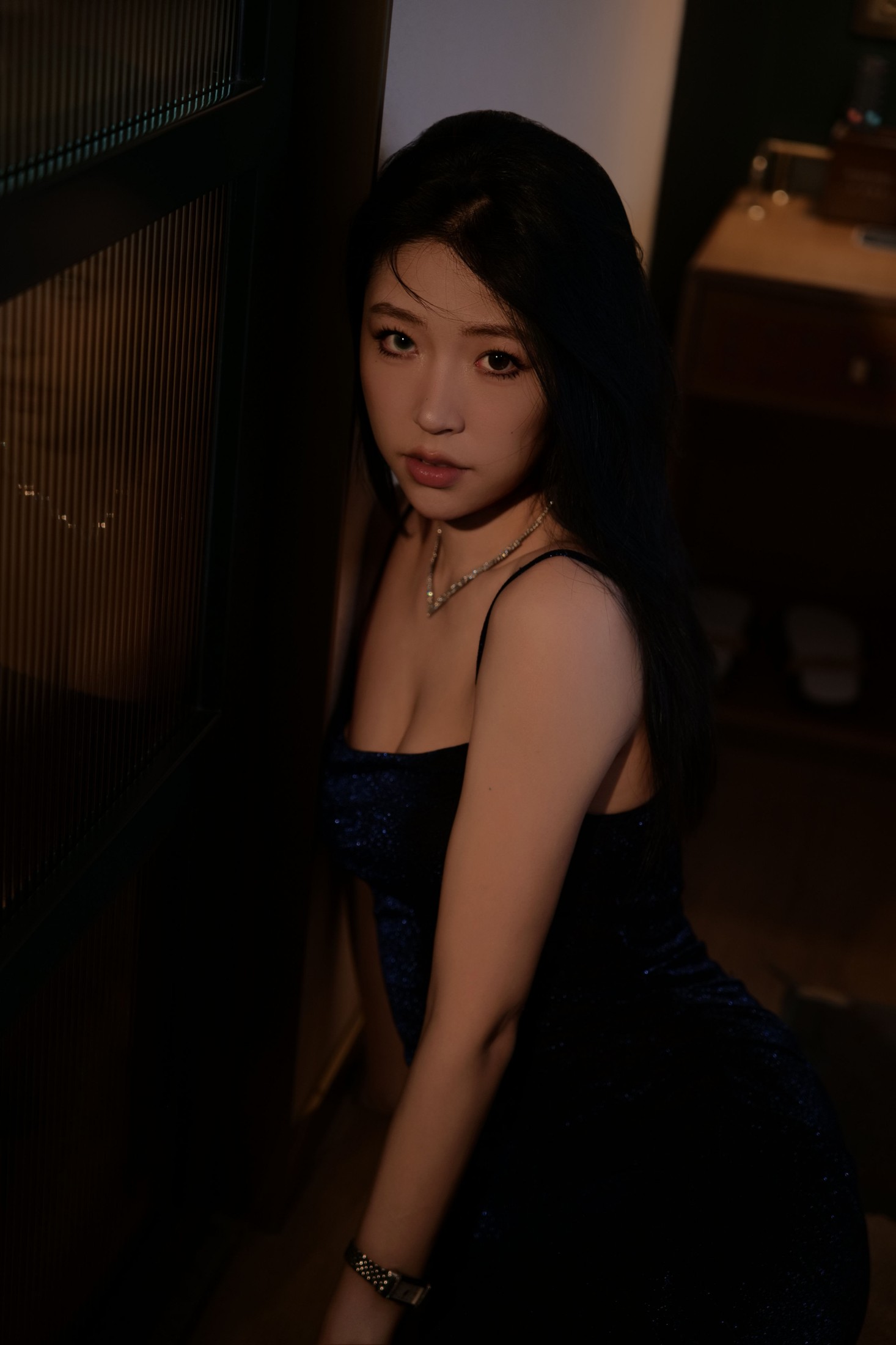 图片[6]-莎莎 – 《静谧之夜·幽影独酌》[26P]-COS写真在线网