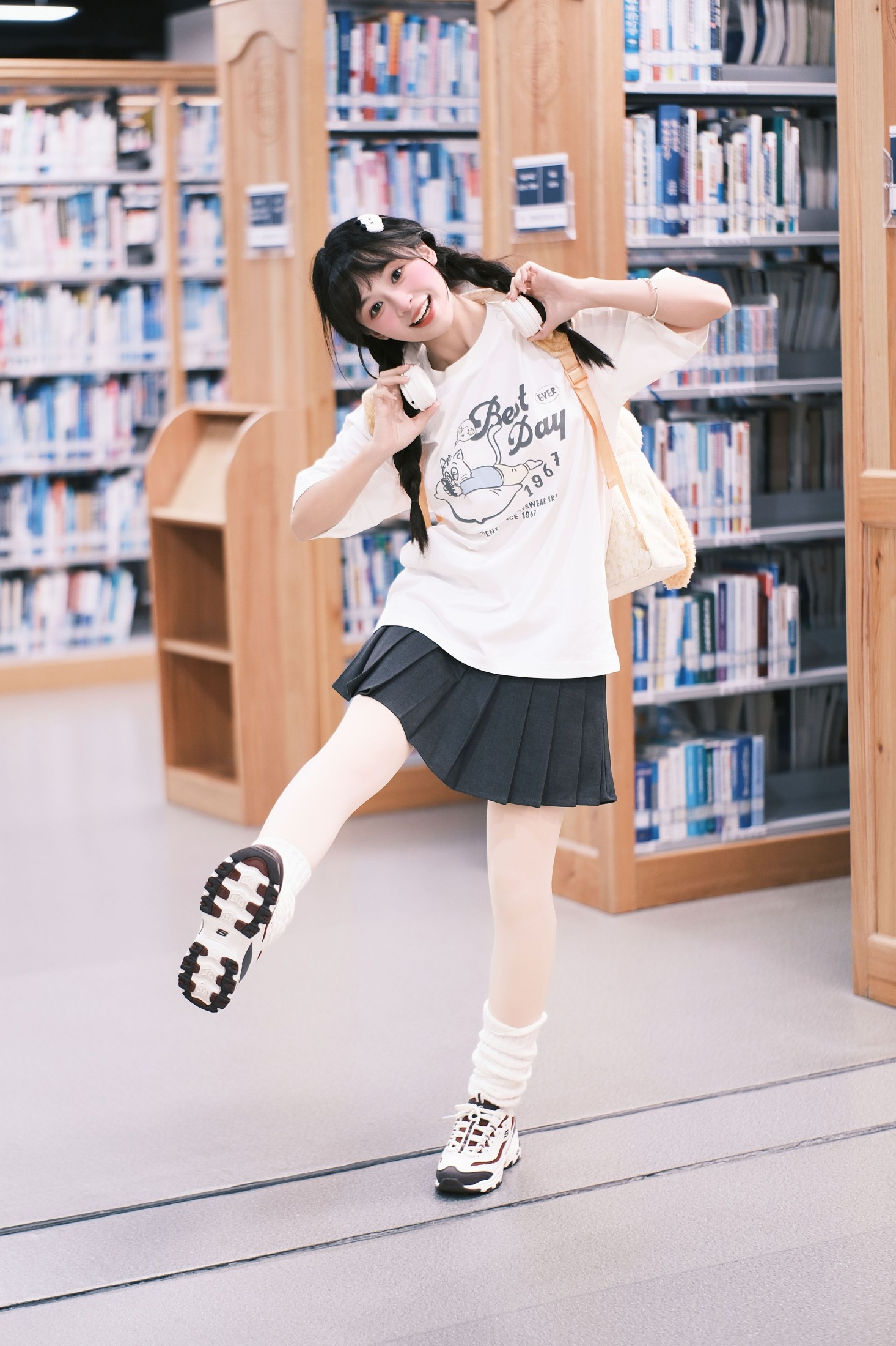 图片[6]-夏芋小年 – 《图书馆女孩》[27P]-COS写真在线网