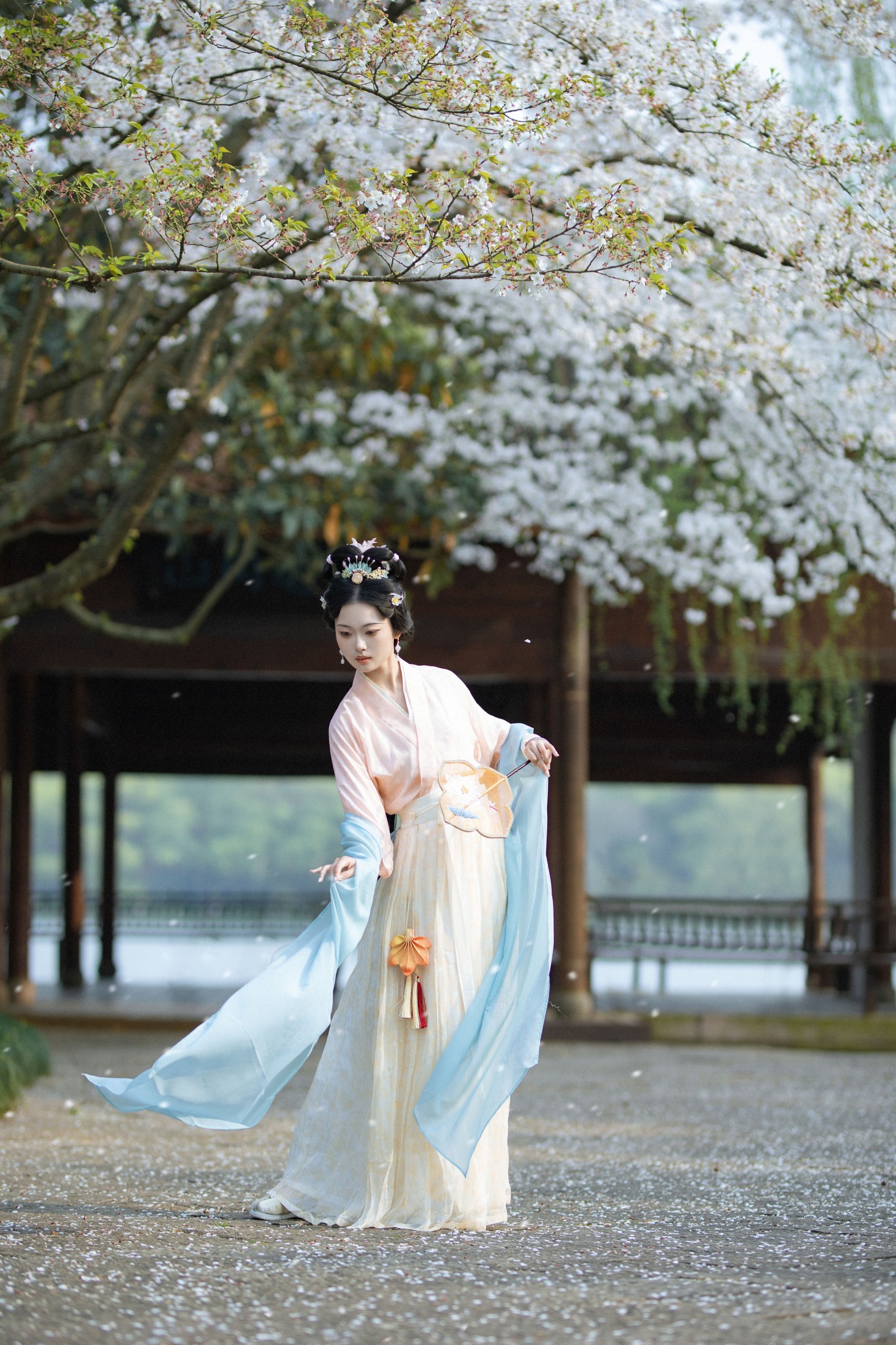 汀贰 – 《樱花汉服》[13P]-COS写真在线网