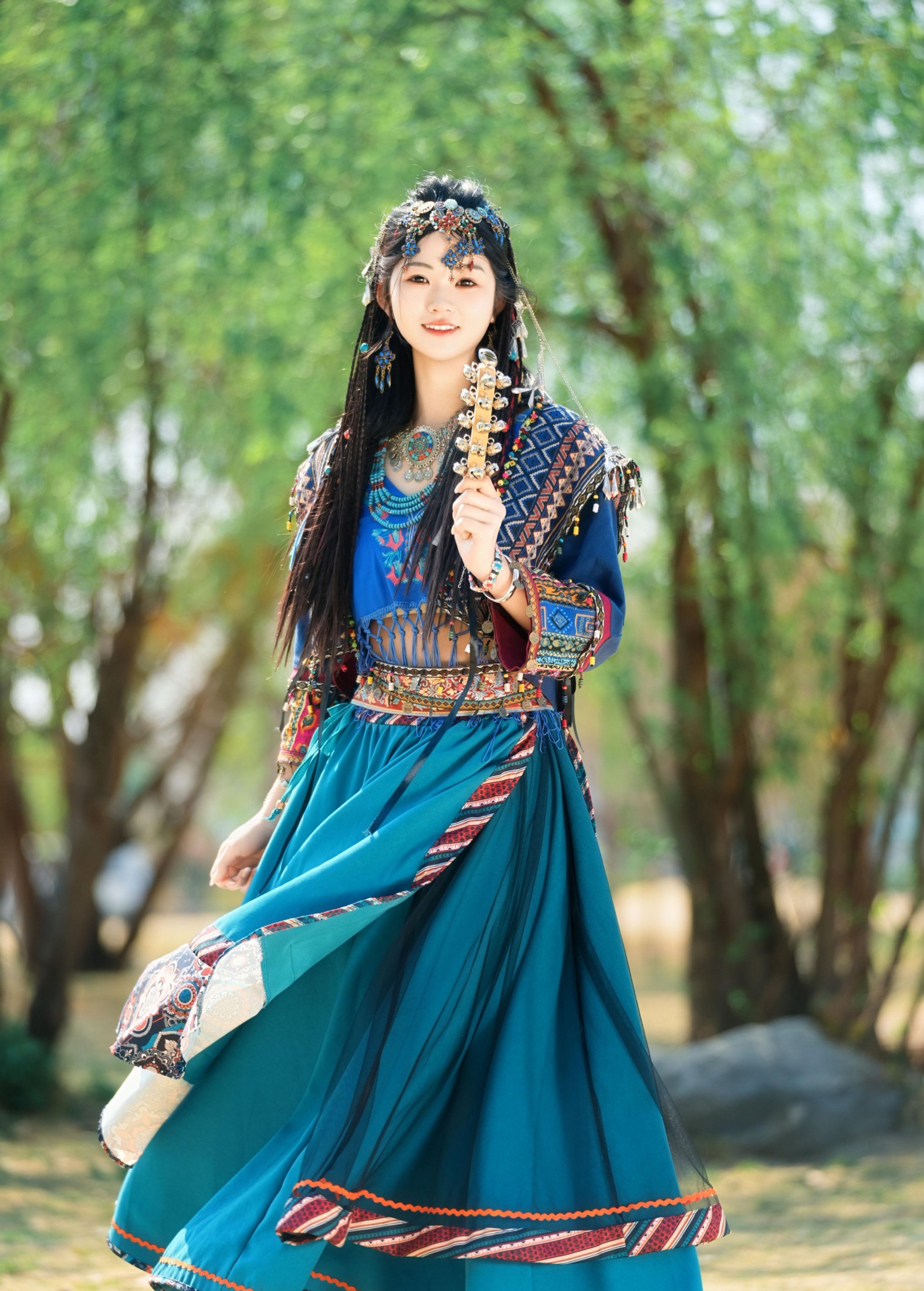 图片[2]-晓蓝 – 《苗疆少女 森林中发光》[24P]-COS写真在线网