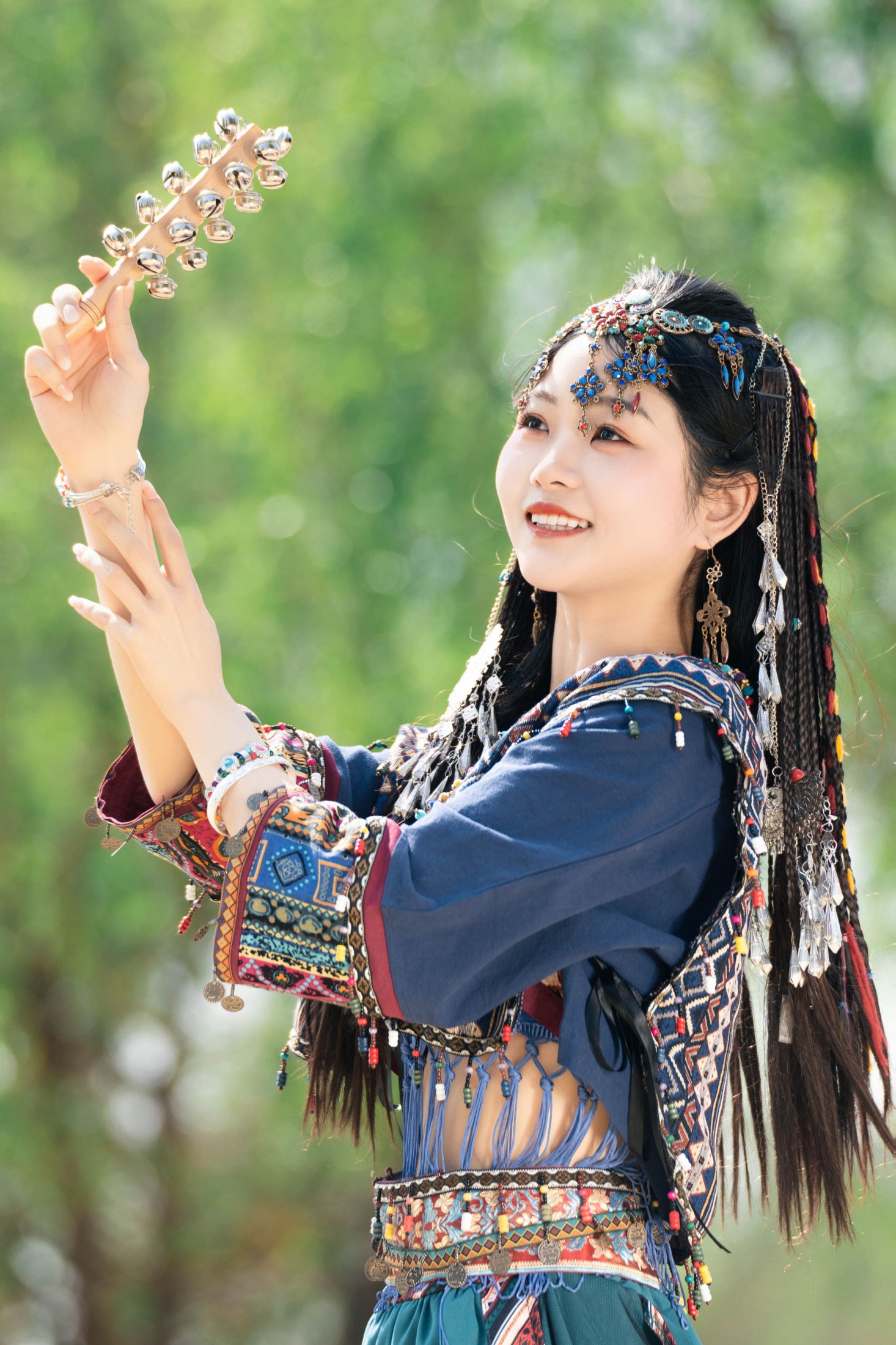图片[3]-晓蓝 – 《苗疆少女 森林中发光》[24P]-COS写真在线网