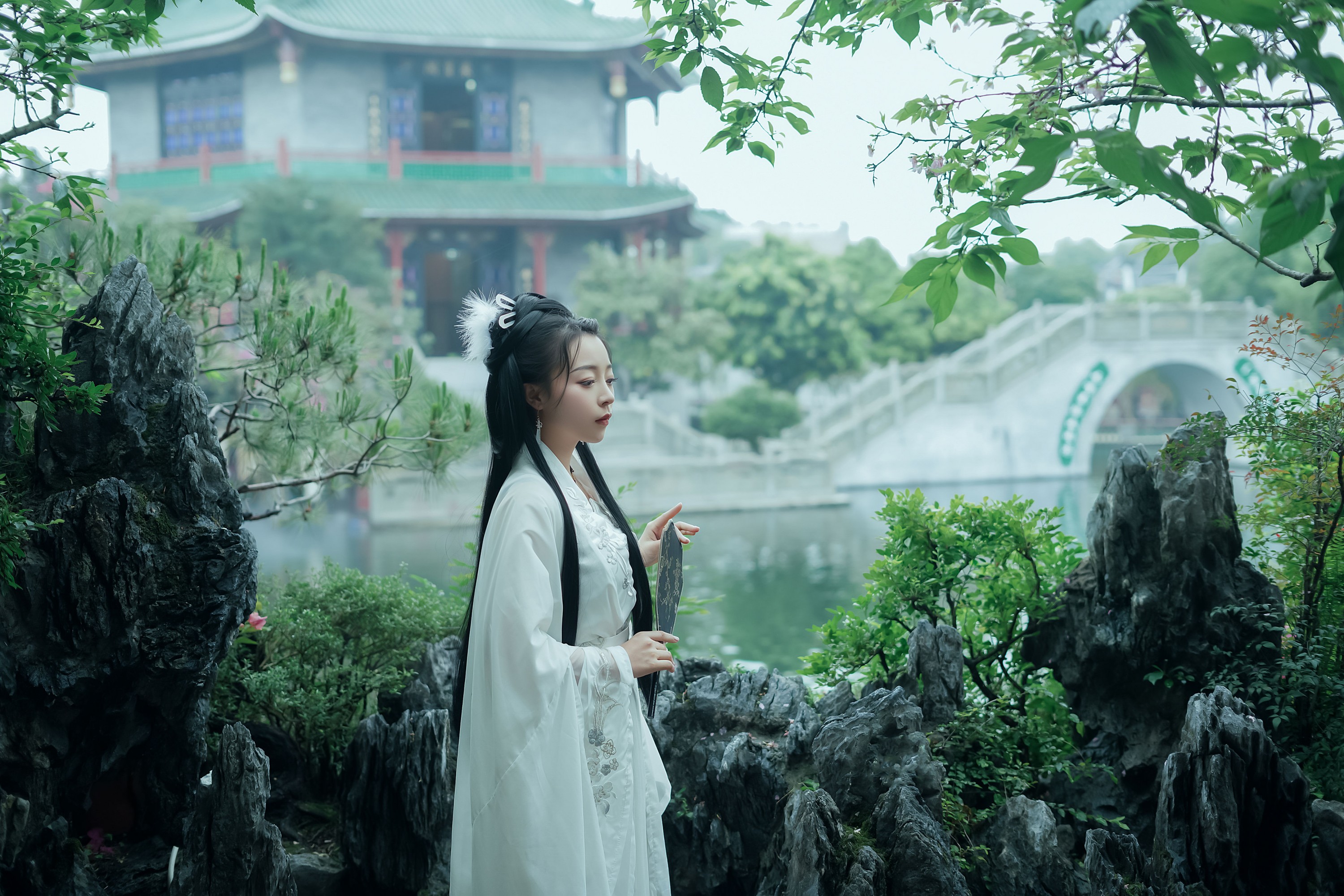 小兰 – 《雨中美人》[17P]-COS写真在线网