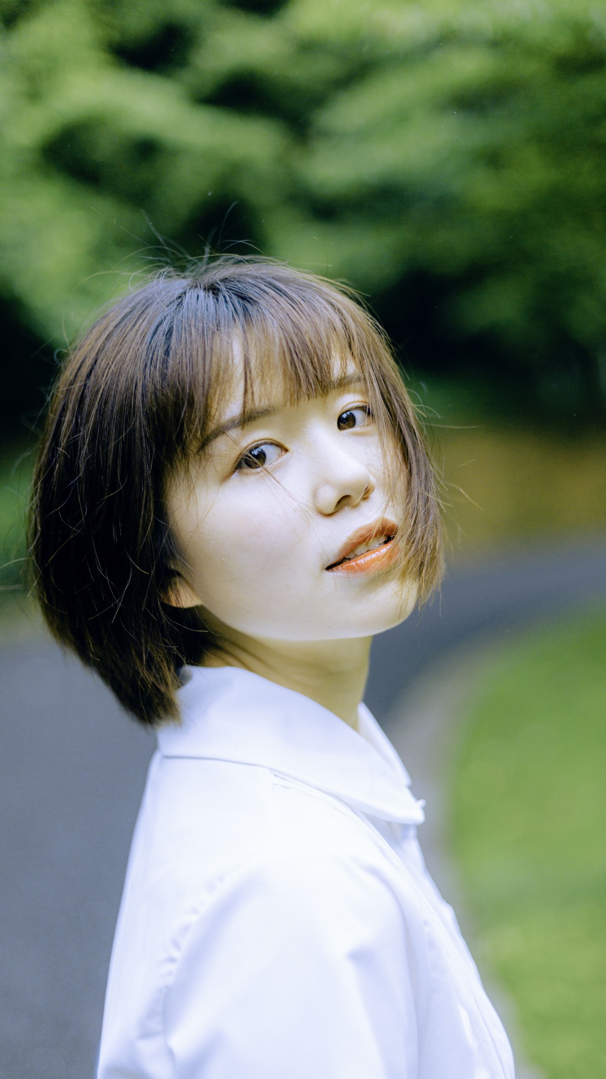 鑫鑫 – 《雨后》[16P]-COS写真在线网