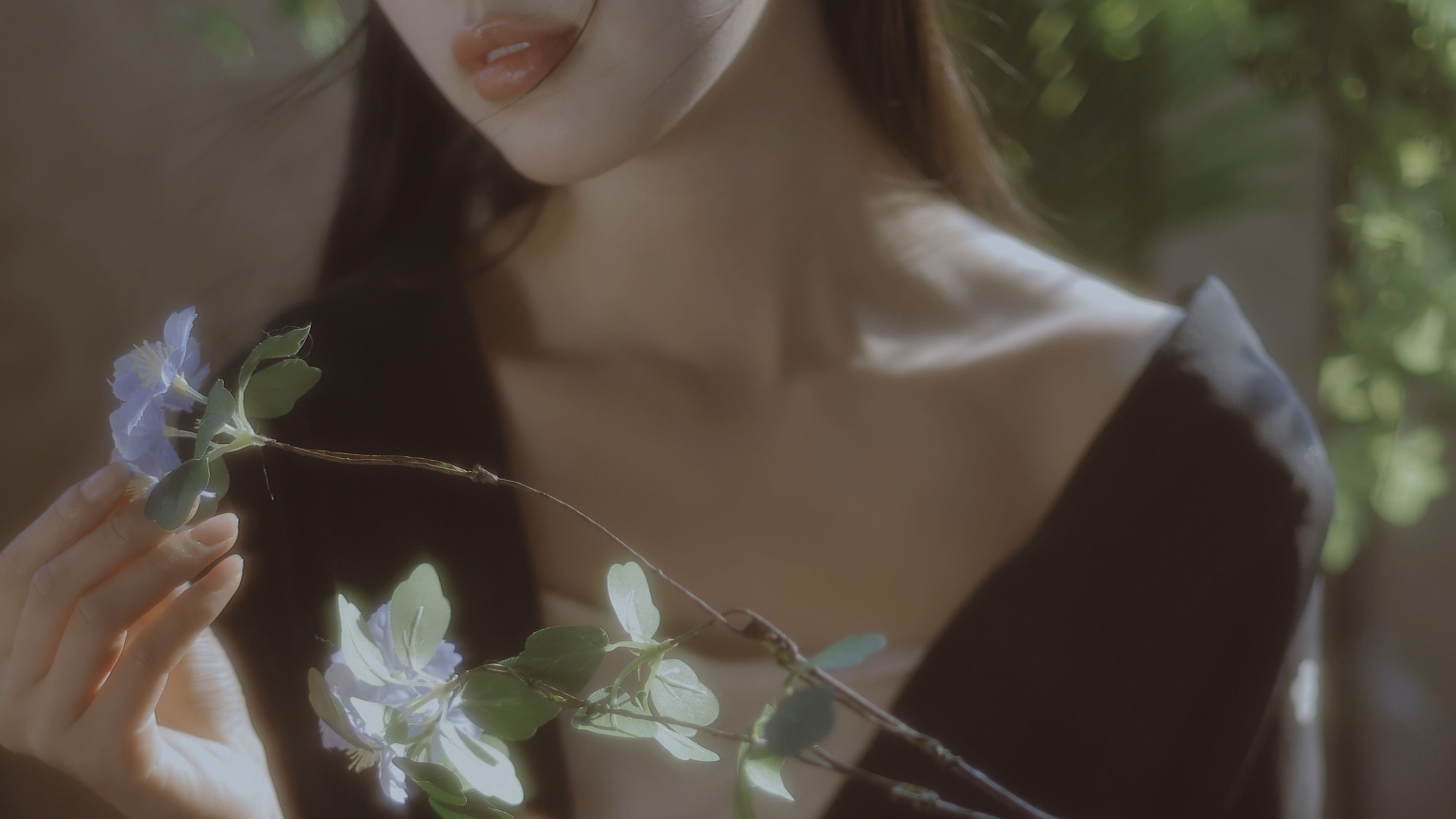 美鹿籽 – 《清冷感拉满》[17P]-COS写真在线网