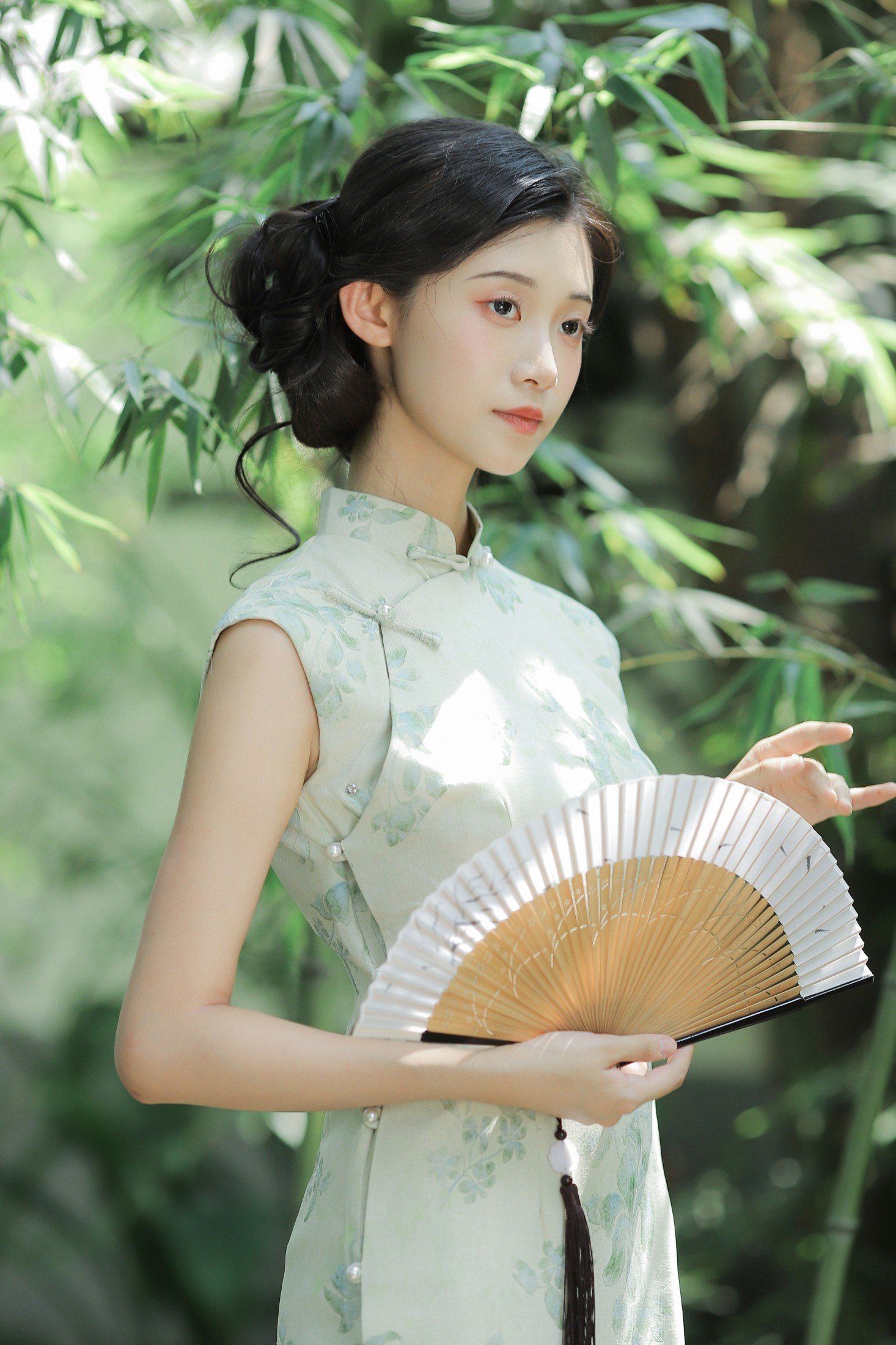 一口烧麦 – 《竹影斑驳》[18P]-COS写真在线网