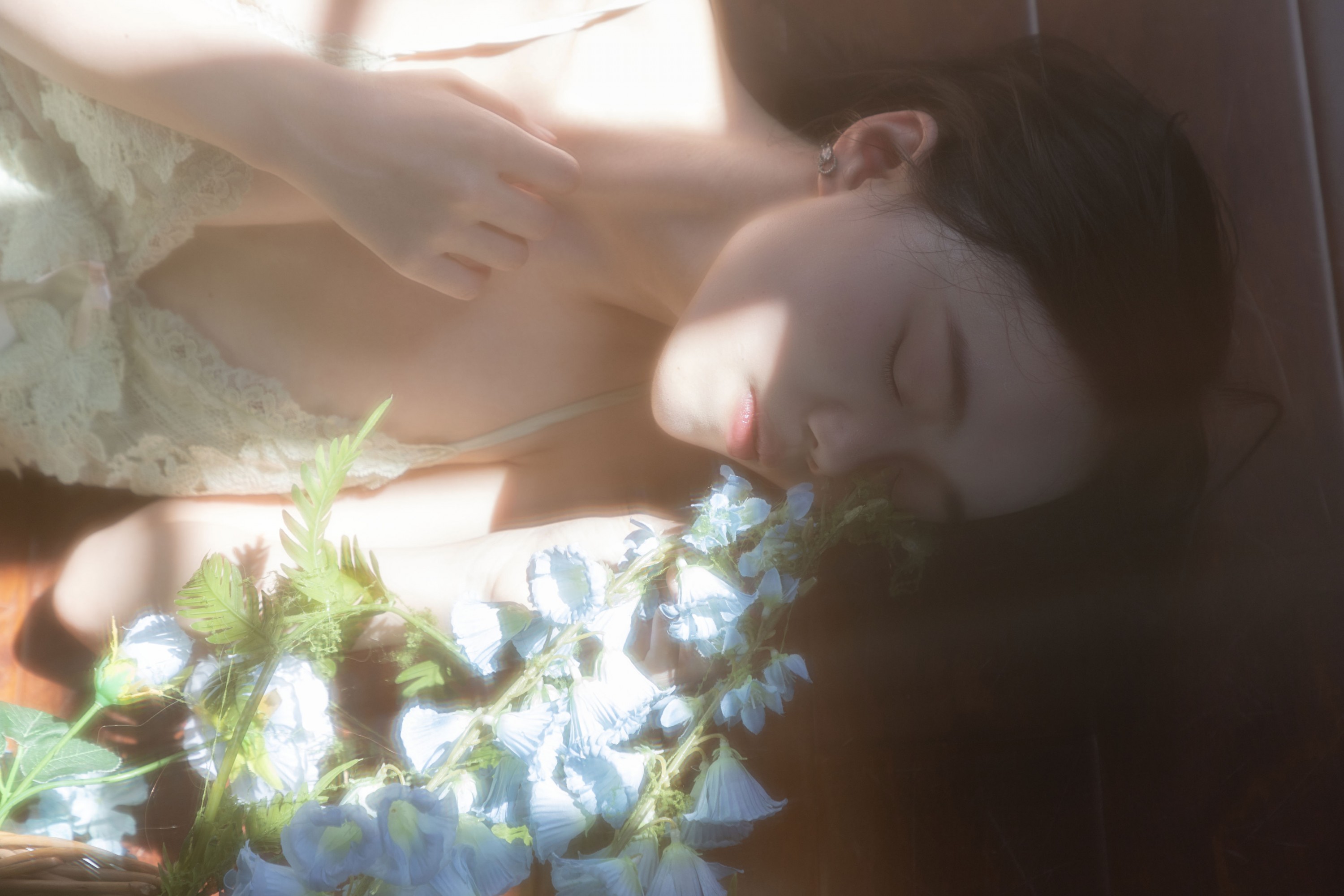图片[3]-解云花 – 《夏季结束前在老房子里的身体记录》[15P]-COS写真在线网