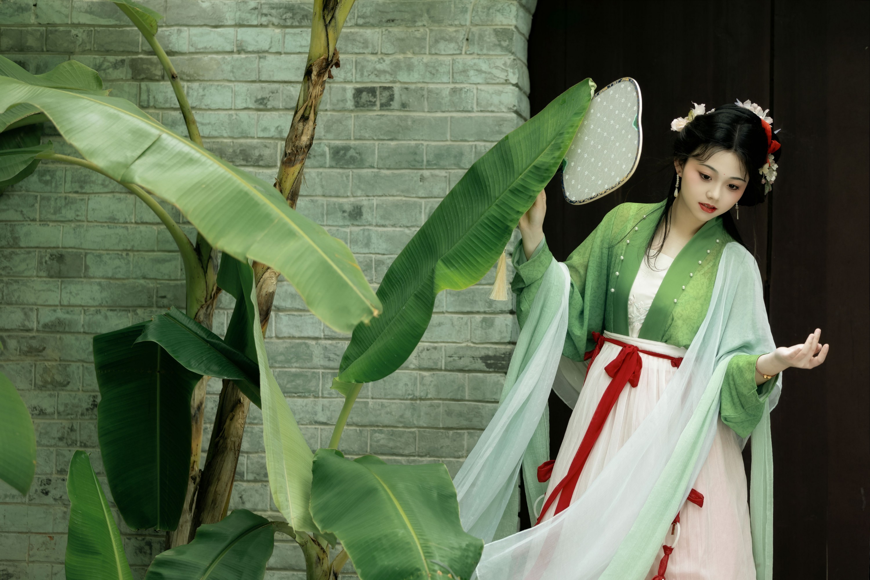 谨陬捌 – 《蕉叶潇潇》[14P]-COS写真在线网