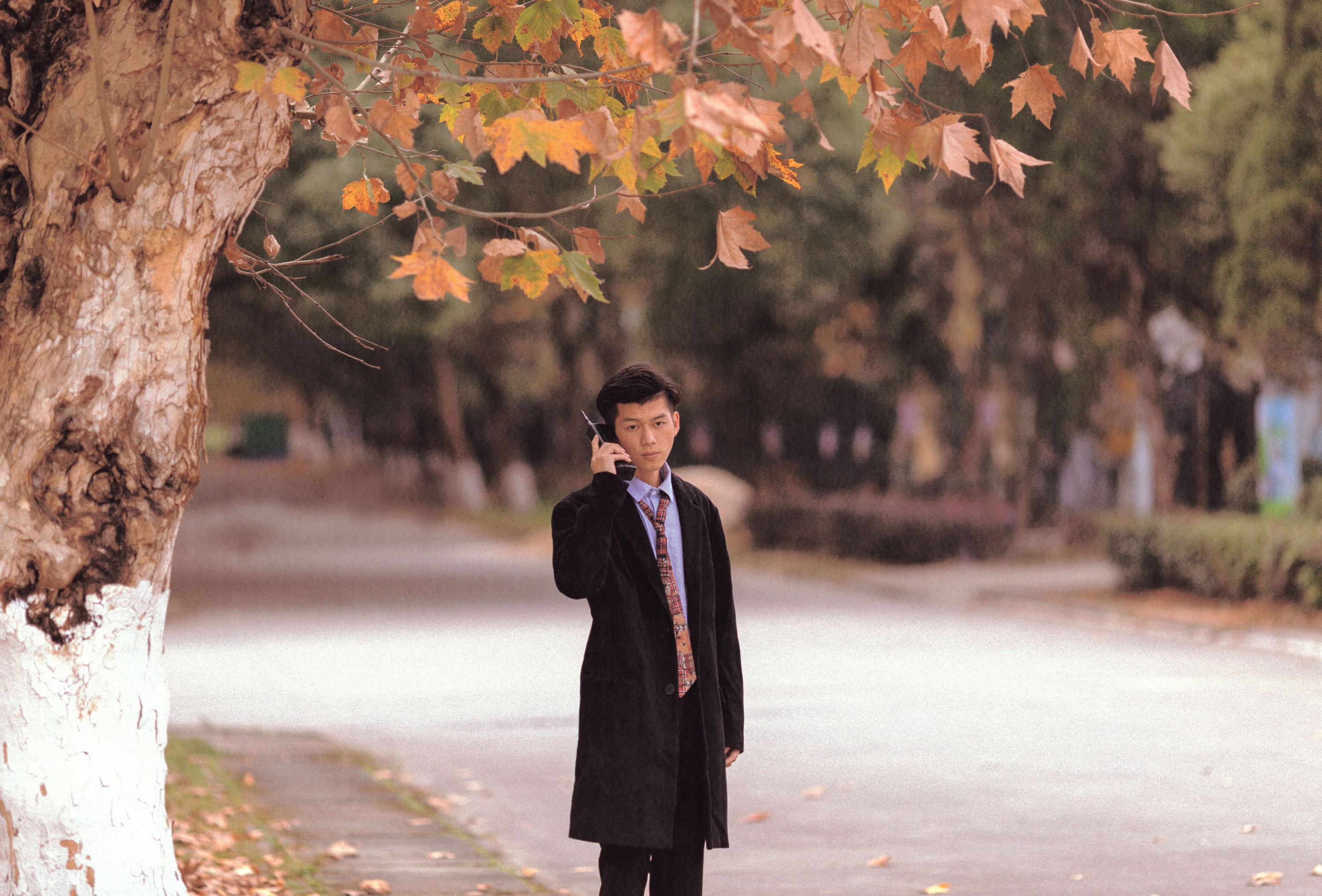亮哥 – 《晚秋》[19P]-COS写真在线网