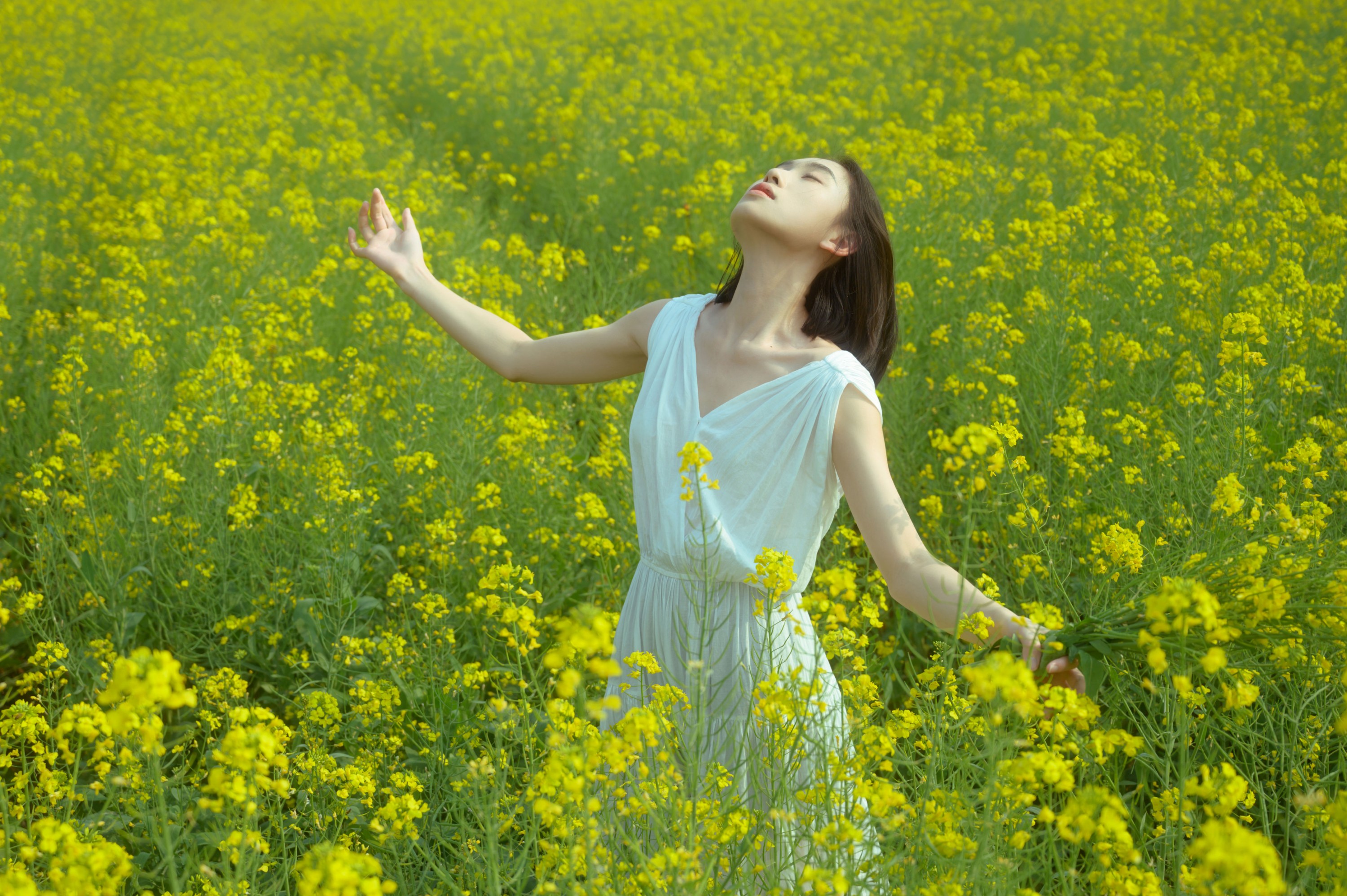 心洁 – 《蝴蝶与油菜花》[32P]-COS写真在线网