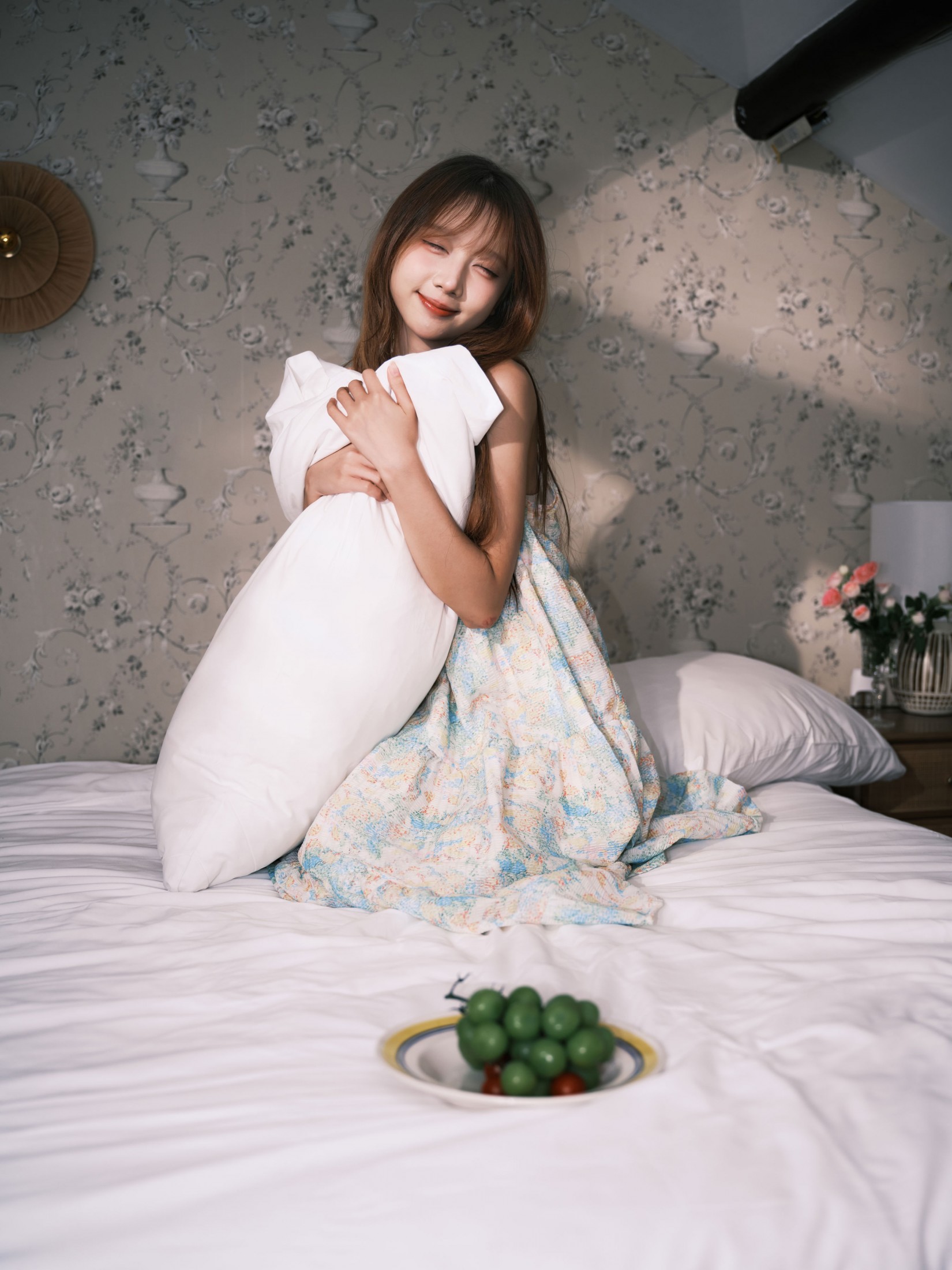 醒醒 – 《起床梳洗的阁楼少女》[25P]-COS写真在线网