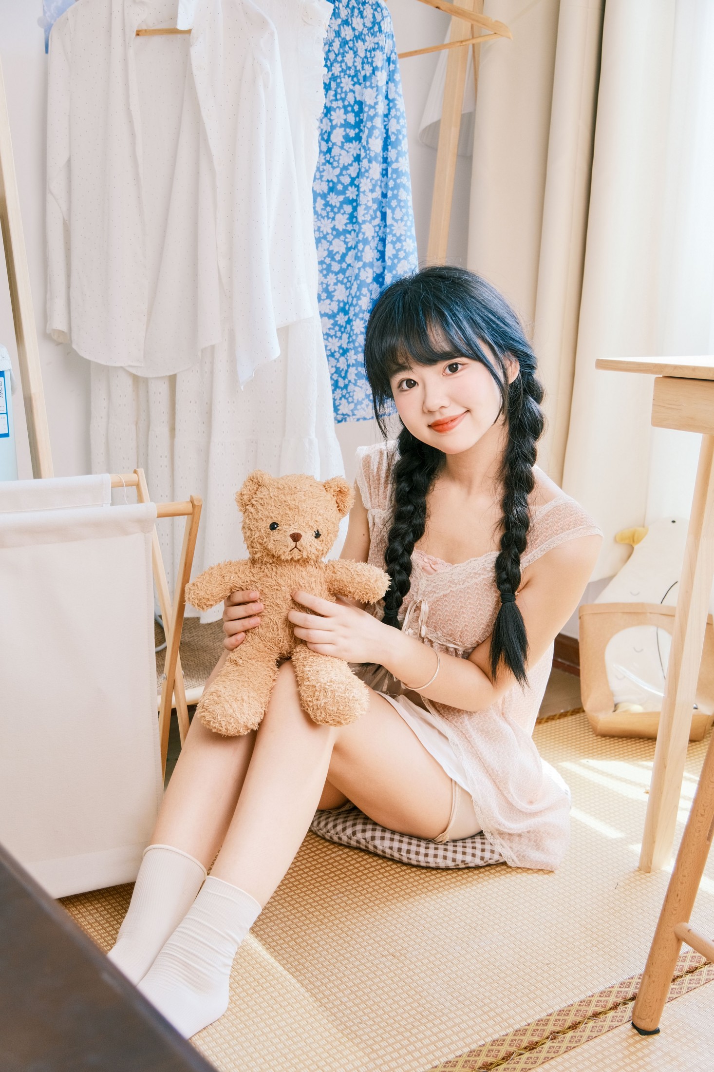 小梨花儿 – 《日系少女居家拍照》[27P]-COS写真在线网