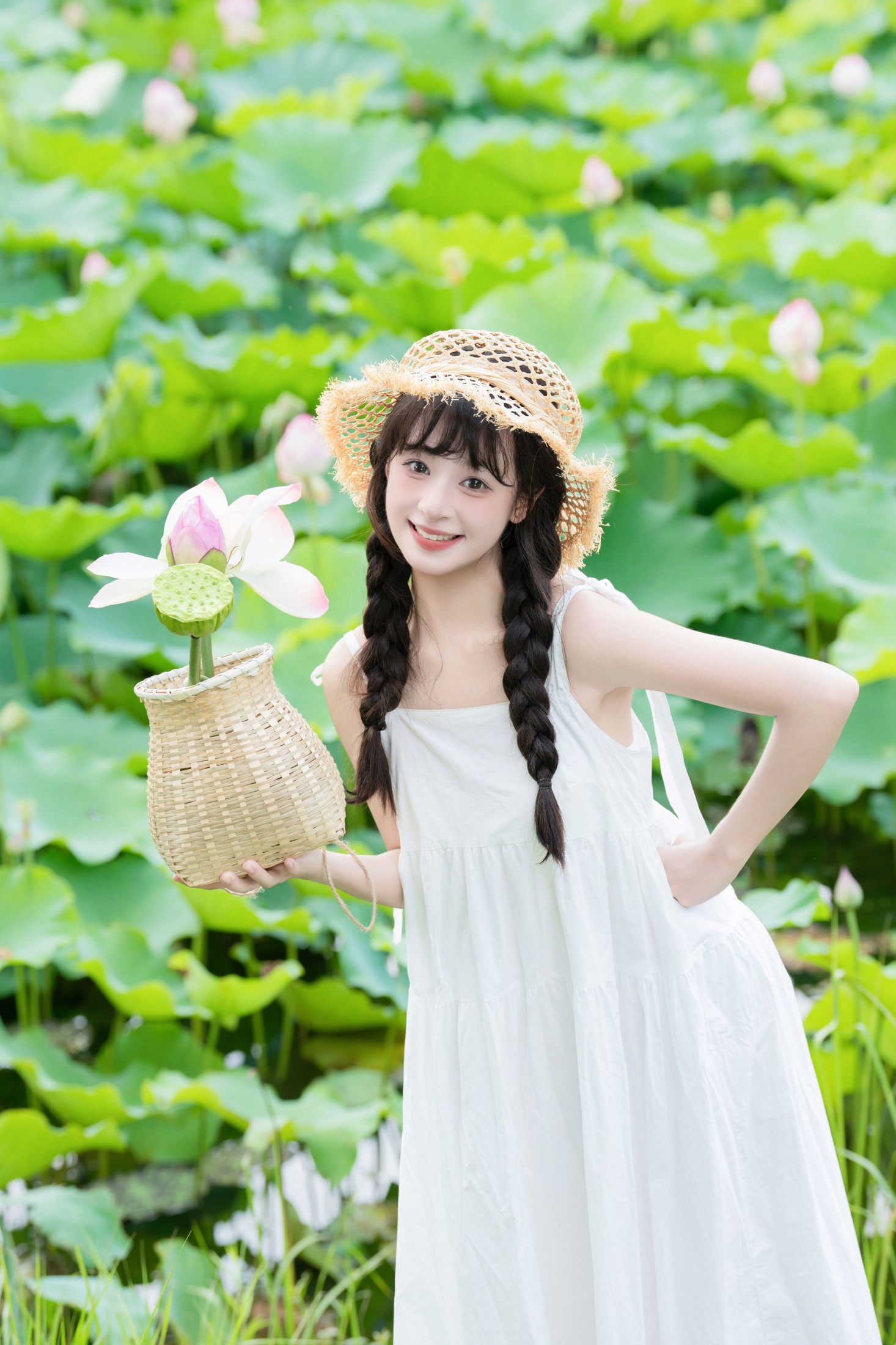 夏芋小年 – 《荷塘》[27P]-COS写真在线网