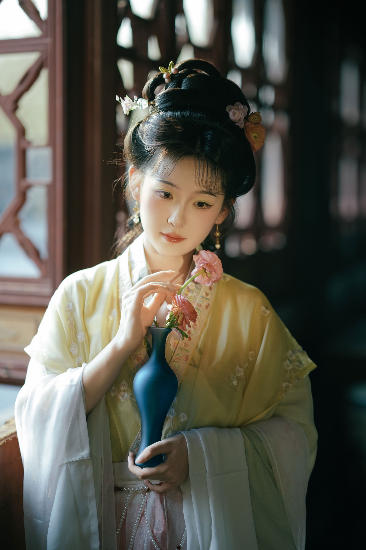 甜心芽芽 – 《观我旧往，同我仰春》[16P]-COS写真在线网